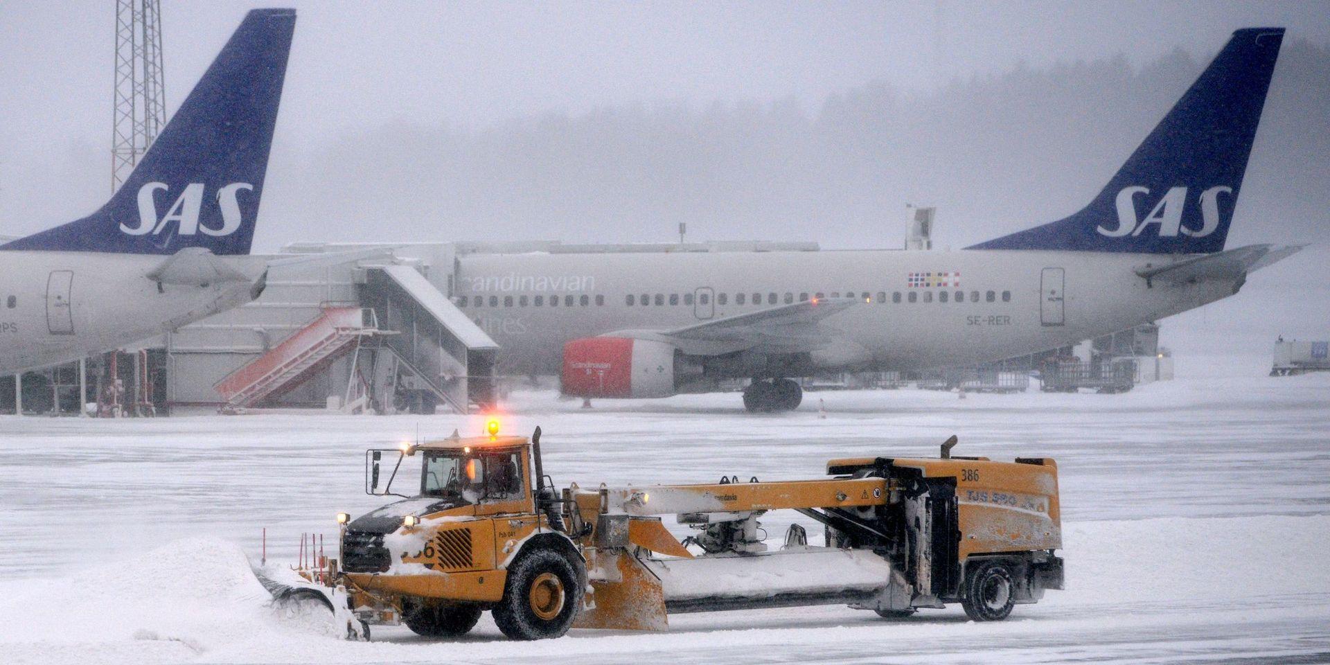 Inställda flyg och stora förseningar på grund av hård vind och snö drabbade Arlanda på fredagen. Arkivbild. 