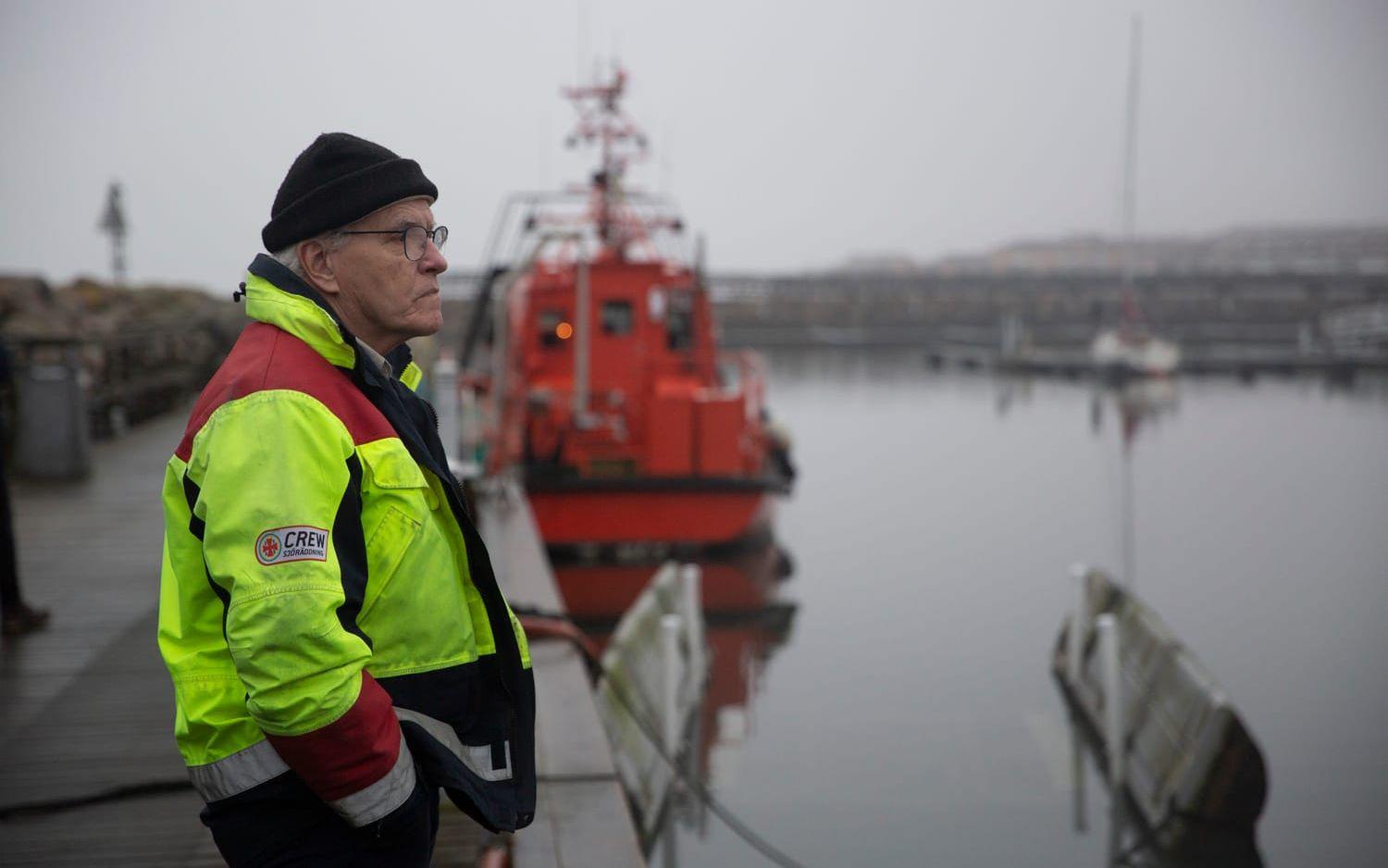 Christer Rosenqvist, frivillig sjöräddare, tittar ut över hamnen i Ystad.