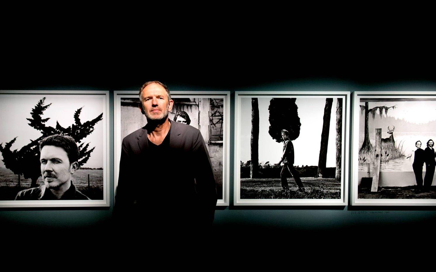 Fotografen Anton Corbijn på sin utställning på Fotografiska museet