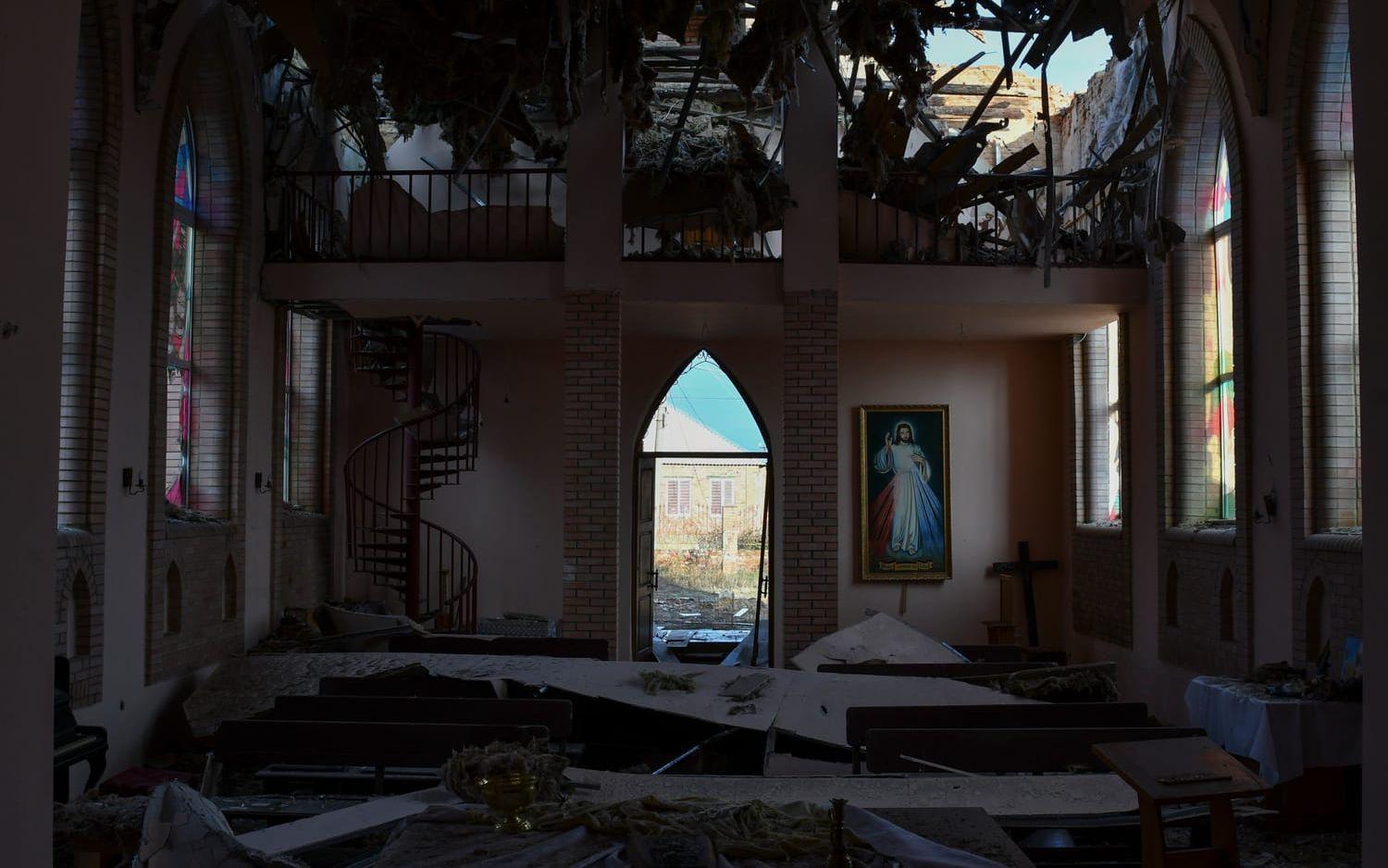 En katolsk kyrka i Bachmut som delvis förstörts av rysk beskjutning. Bild från den 11 december.