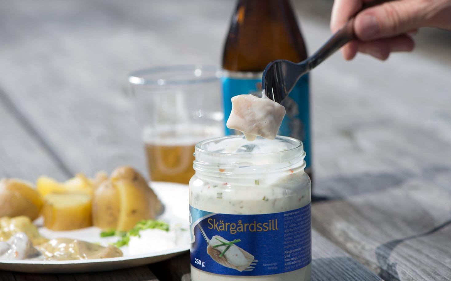 Sill och potatis, en fortsatt förhållandevis billig klassiker, när annat stiger i pris. Arkivbild.