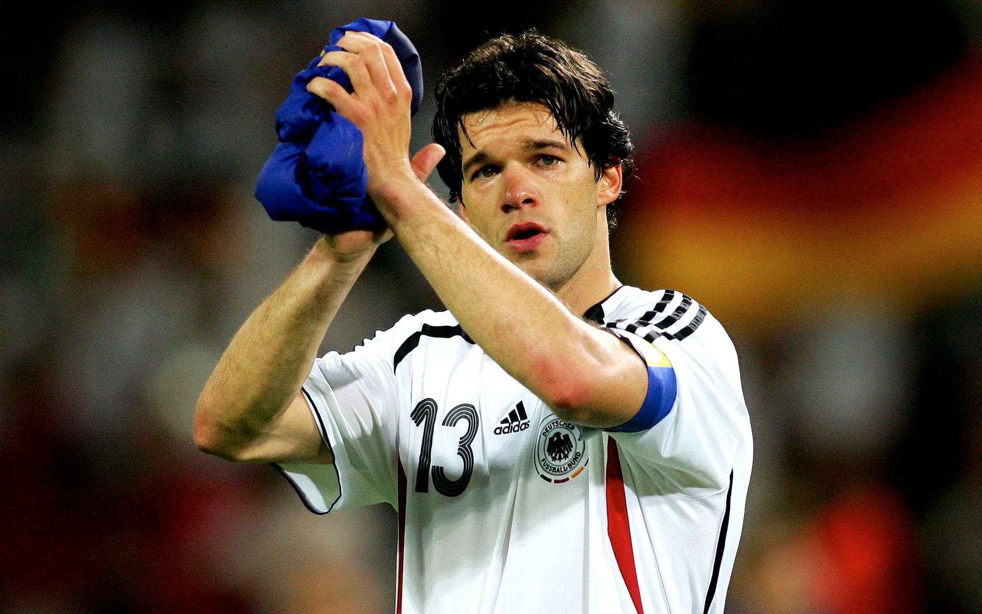 Under karriären var han bland annat med i hemma-VM 2006, där Tyskland tog brons. Här efter semifinalförlusten mot Italien.