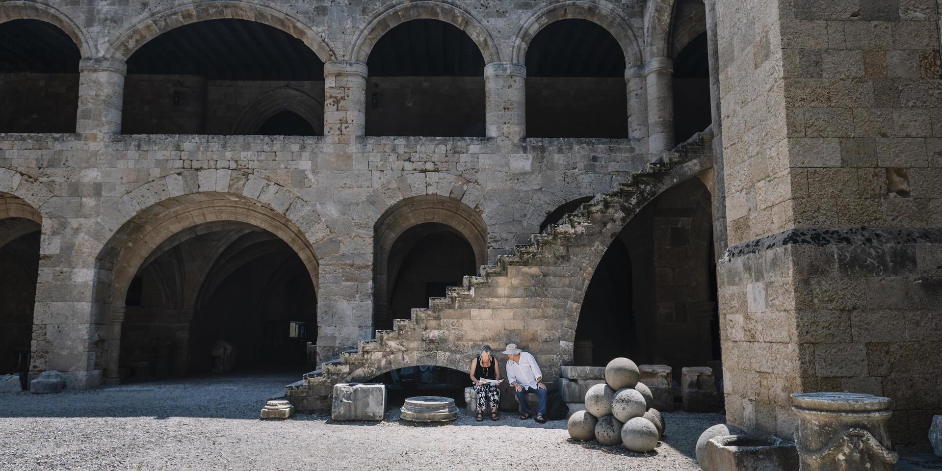 Arkeologiska museet i Rhodos stad har haft öppet sedan mitten av juni. Men de två första veckorna kom främst grekiska besökare. De senaste dagarna har de utländska turisterna börjat komma, men bara 10-15 om dagen.