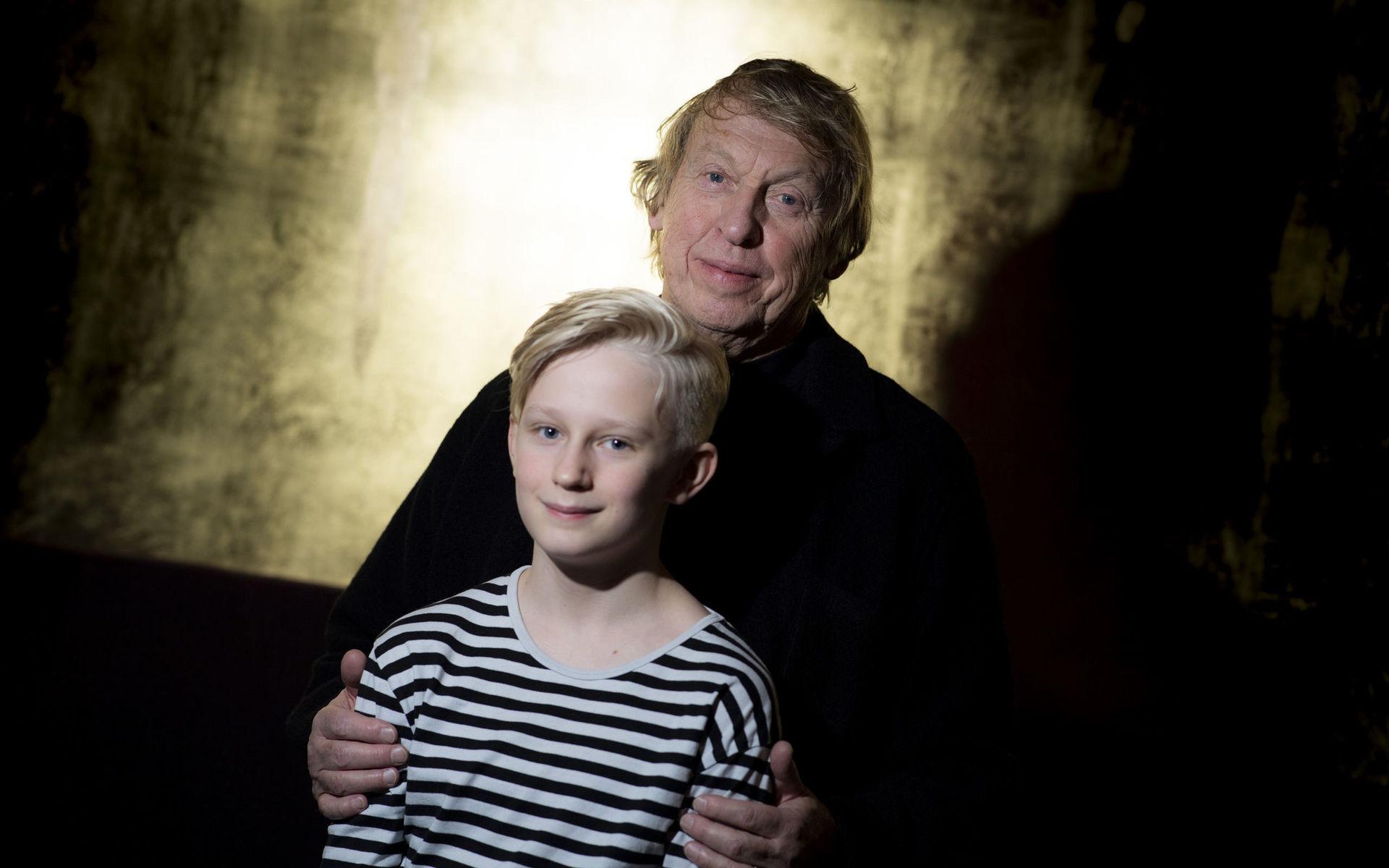 'Det är på något sätt som om filmen har blivit en bild av livet självt, det absurda, galna som vi lever i. Det är ett konstverk', säger Tomas von Brömssen, som spelar morfar mot Elis Gerdts Sune. 