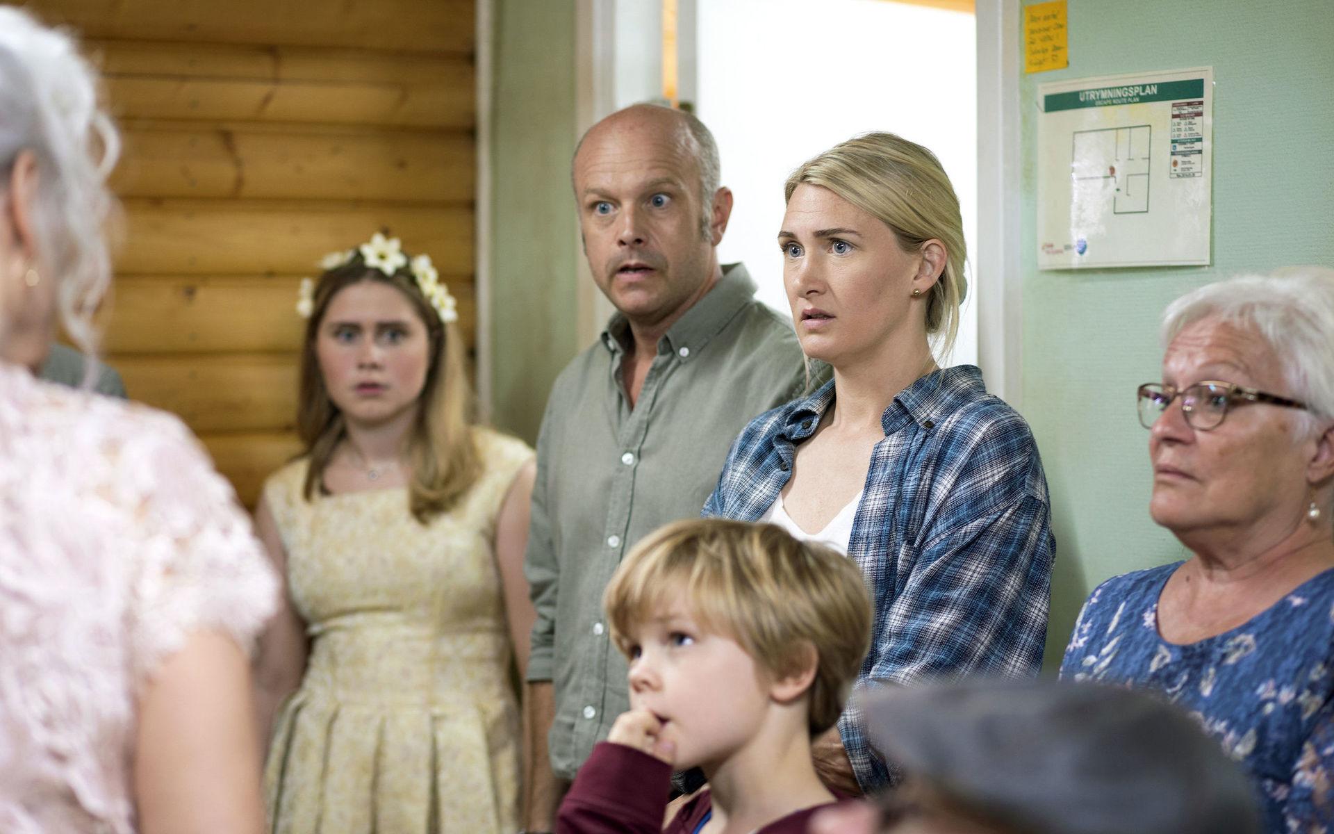 Familjen Andersson förbereder sig för att gå på morfars bröllop men kaos utbryter snart i 'Sune – best man'. Pressbild. 