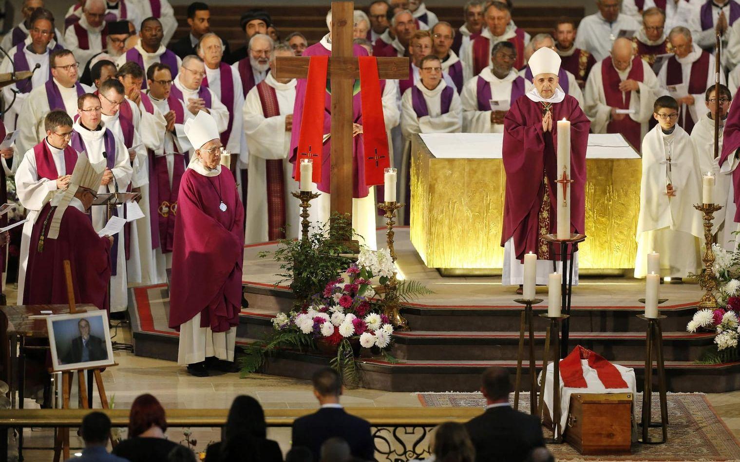 Stadens ärkebiskop talade vid begravningen för Jacques Hamel. Bild: TT
