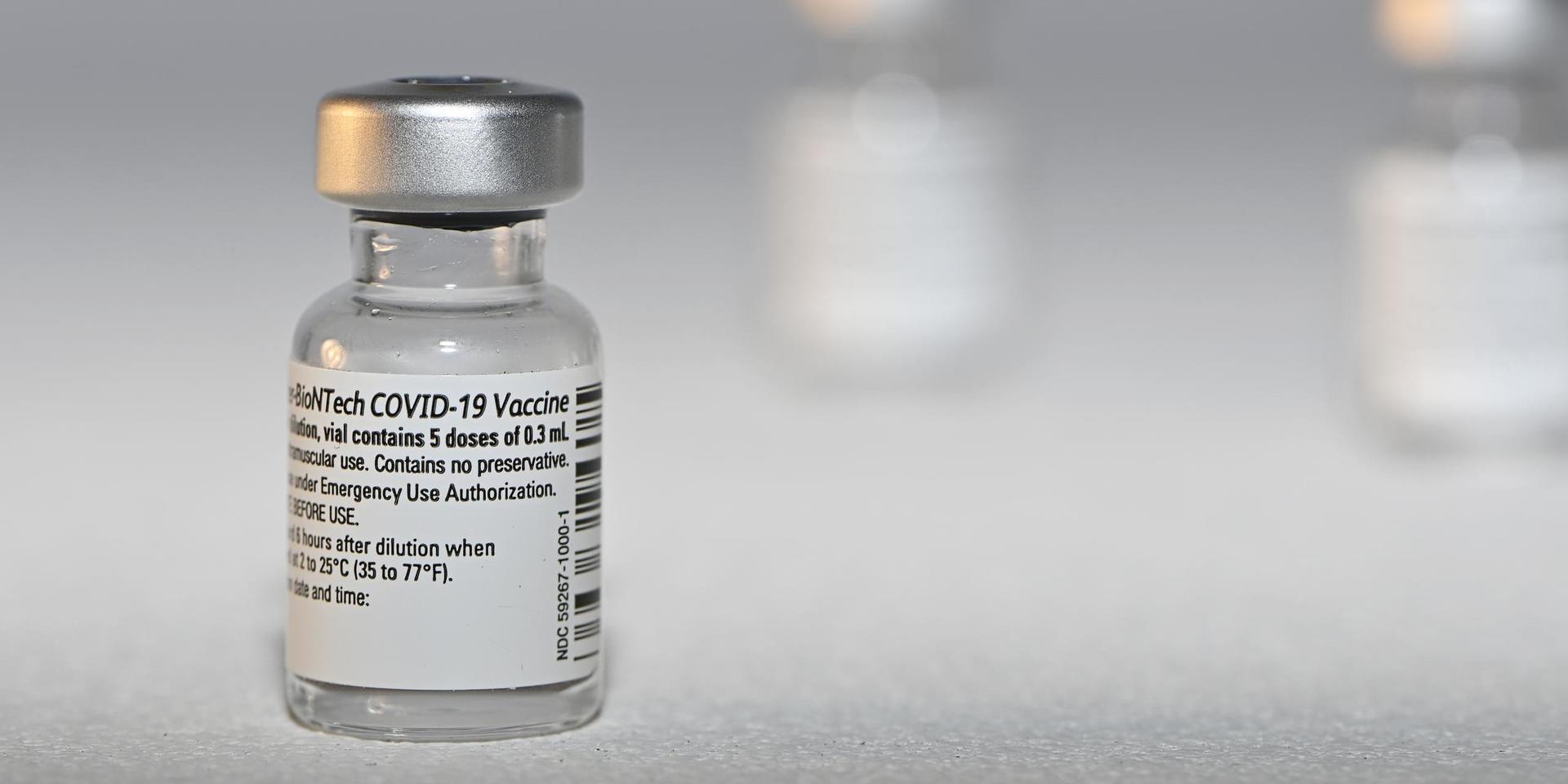 Vaccineringen med Pfizer-Biontechs covid-19-vaccin pågår just nu i Sverige. Arkivbild.