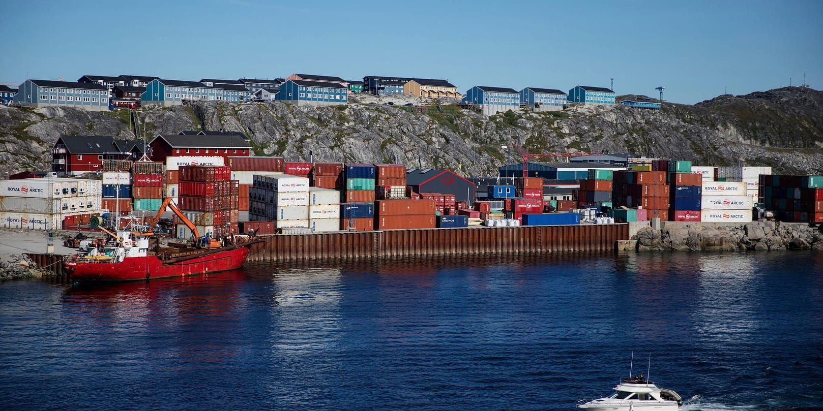 Containerfartyg i hamnen i Nuuk på Grönland. Arkivbild.