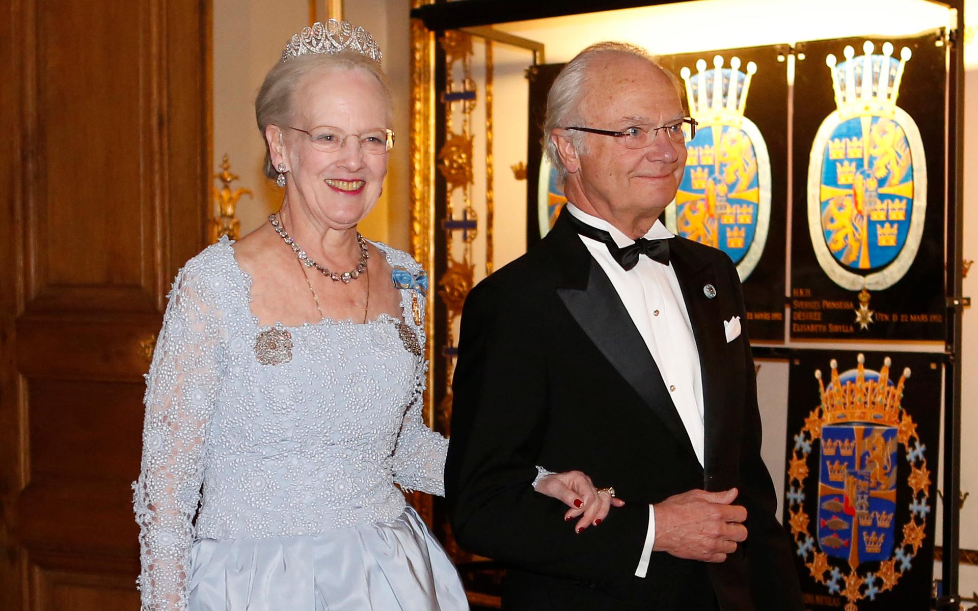 Drottning Margrethe med sin kusin, Sveriges kung Carl Gustaf, på hans 70-årsdag den 30 april 2016. Arkivbild.