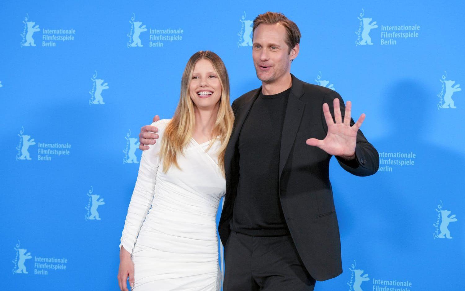 Mia Goth och Alexander Skarsgård möter pressen på filmfestivalen i Berlin tidigare i år, där "Infinity pool" hade världspremiär.