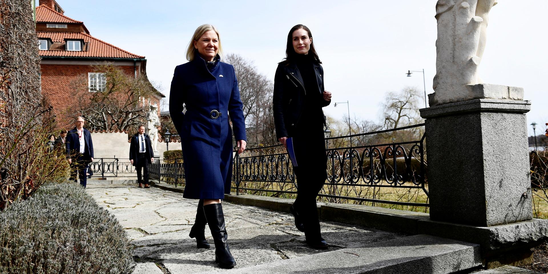 Statsminister Magdalena Andersson tar emot Finlands statsminister Sanna Marin vid Villa Bonnier i Stockholm.