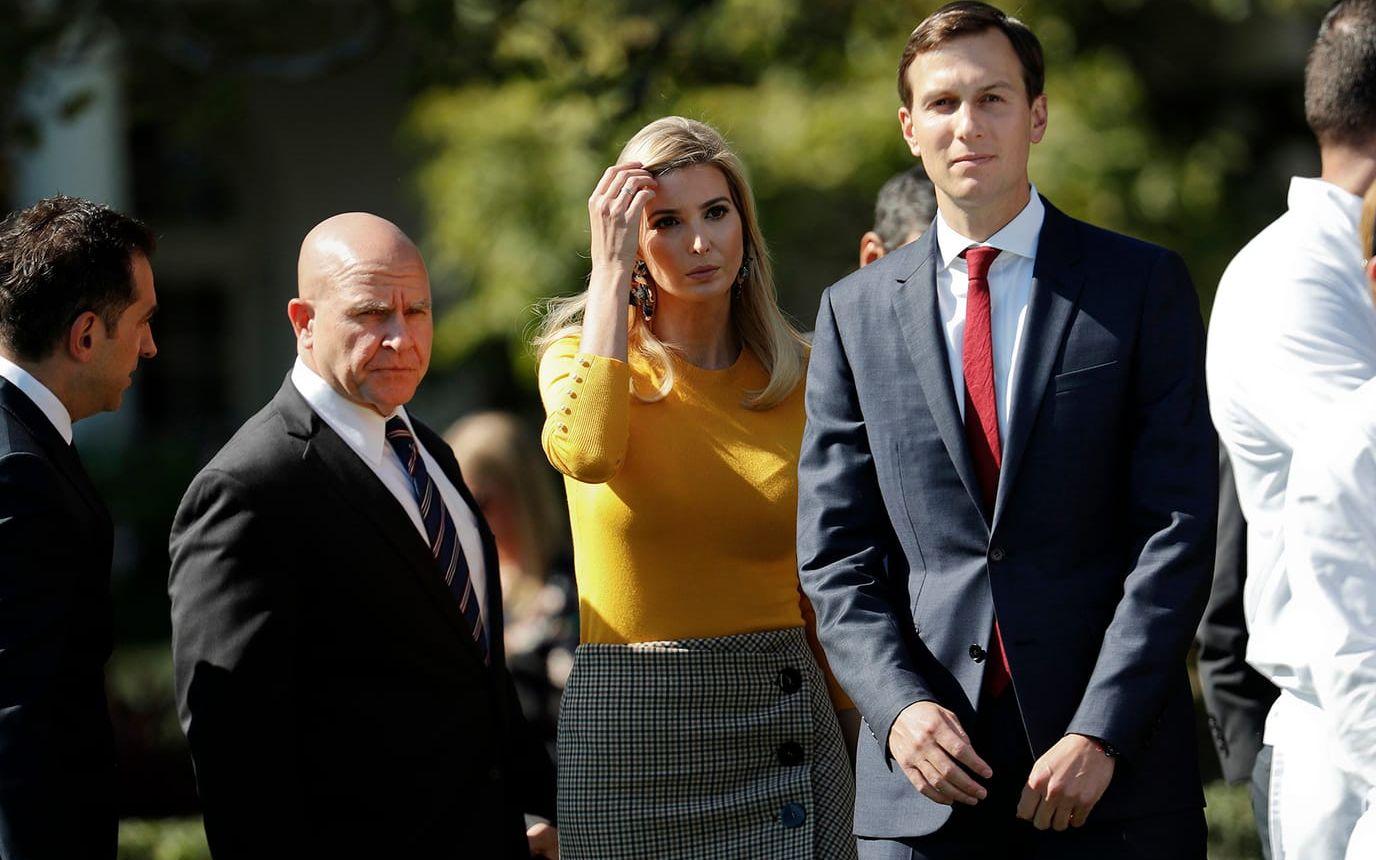 Trumps svärson Jared Kushner, till höger, fanns med på mötet i Trump Tower i New York då ryssar erbjöd negativ information om Hilllary Clinton. FOTO: AP
