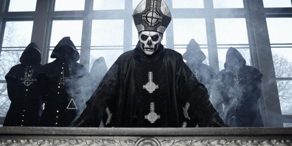 Ghosts frontman Papa Emeritus II har abdikerat för att ge plats åt Papa Emeritus III.
