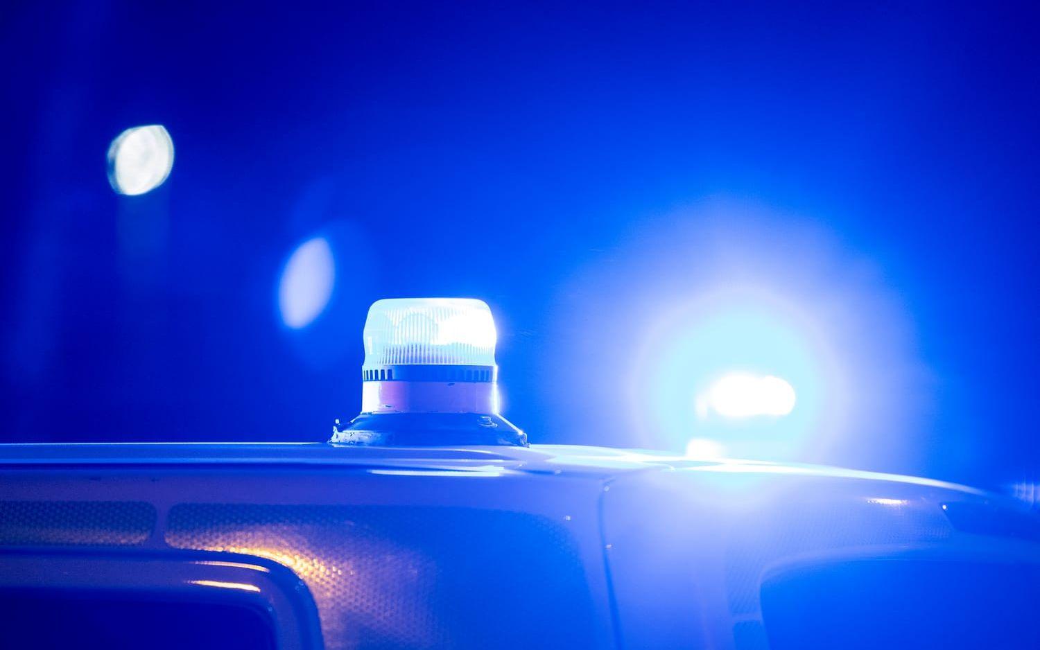 En ung man är medvetslös efter en polisjakt natten mot lördagen.