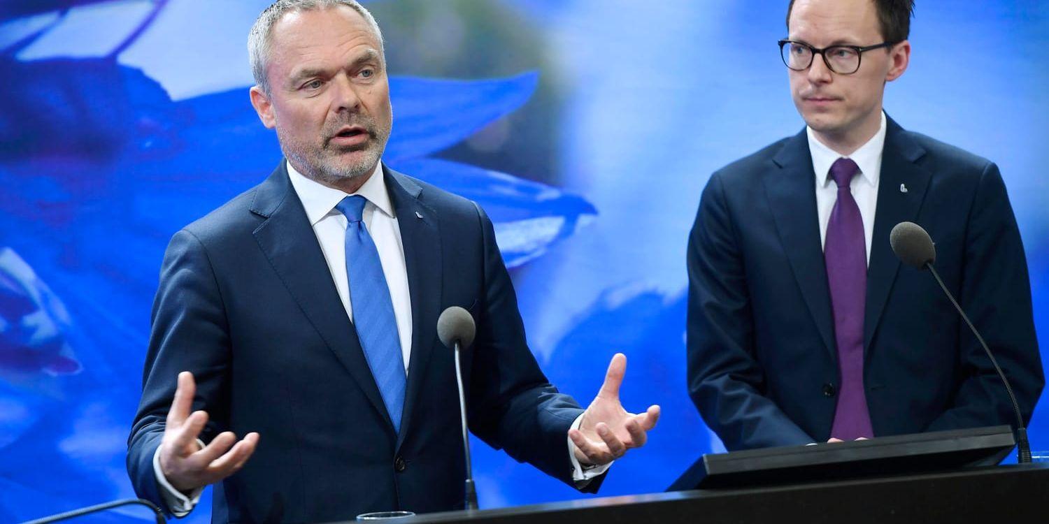Liberalernas partiledare Jan Björklund och Mats Persson, partiets ekonomiskpolitiske talesperson, presenterade vårbudgetmotionen.