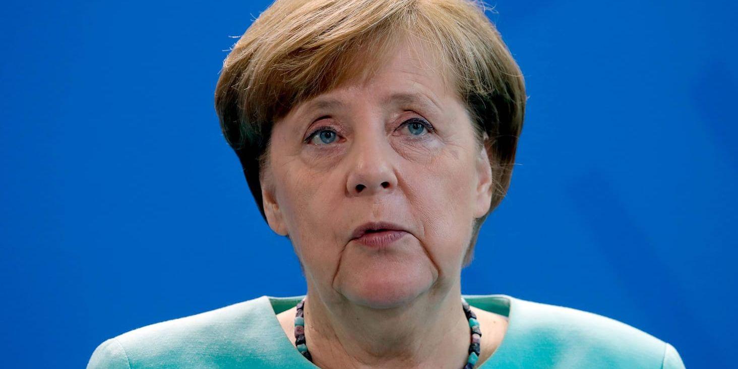 Angela Merkel försvarar klimatavtalet.