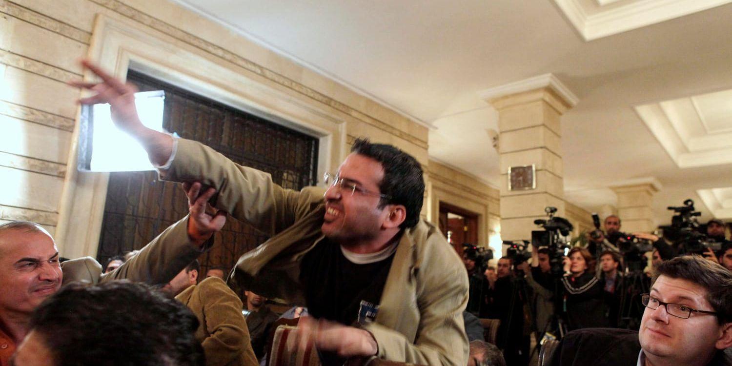Den irakiske journalisten Muntazer al-Zaidi blev världskänd när han 2008 kastade sina skor mot USA:s dåvarande president George W Bush. Nu ställer al-Zaidi upp i parlamentsvalet i sitt hemland.