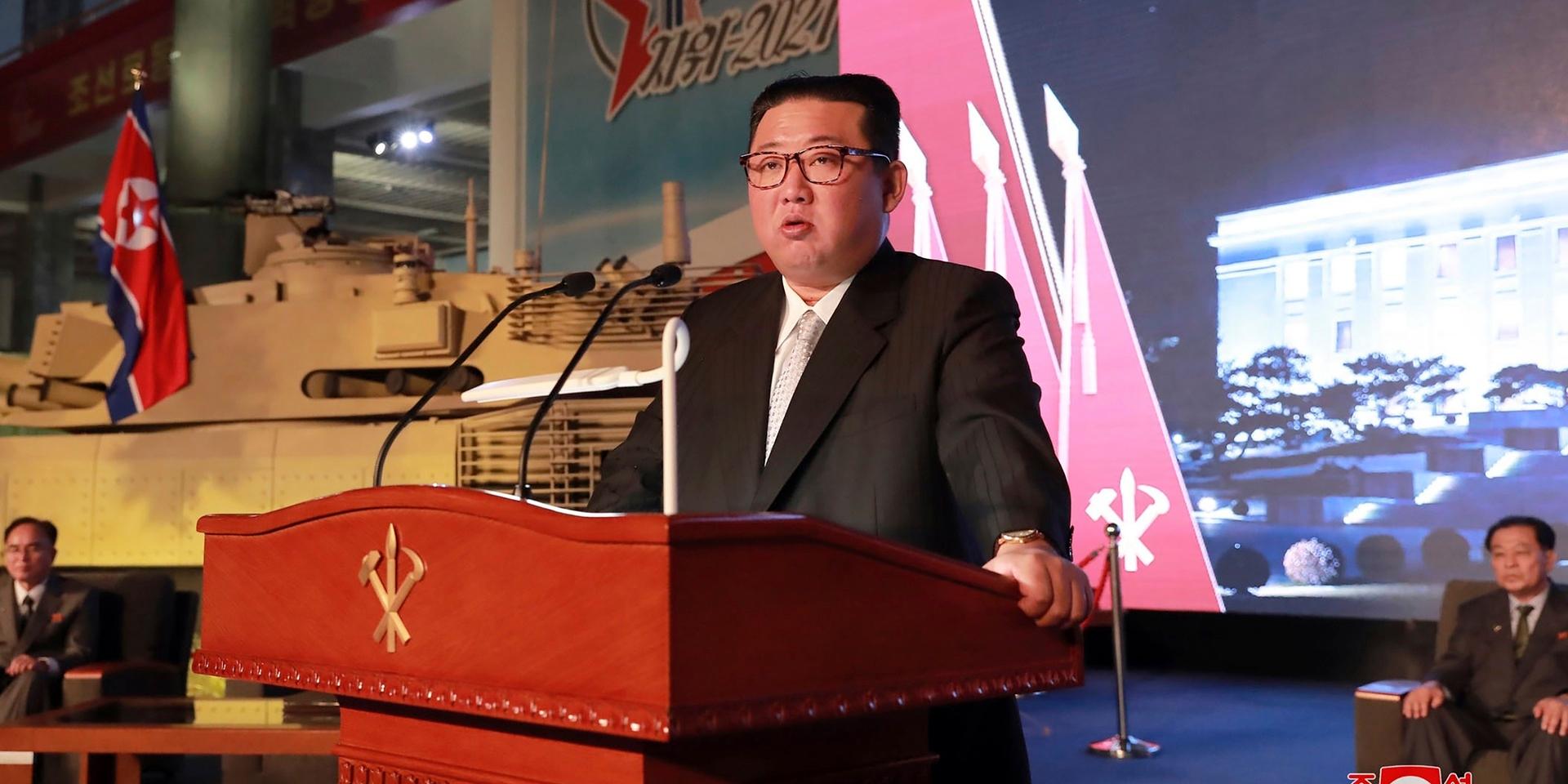 Nordkoreas diktator Kim Jong Un, under sitt tal vid kommunistpartiets 76-årsfirande.