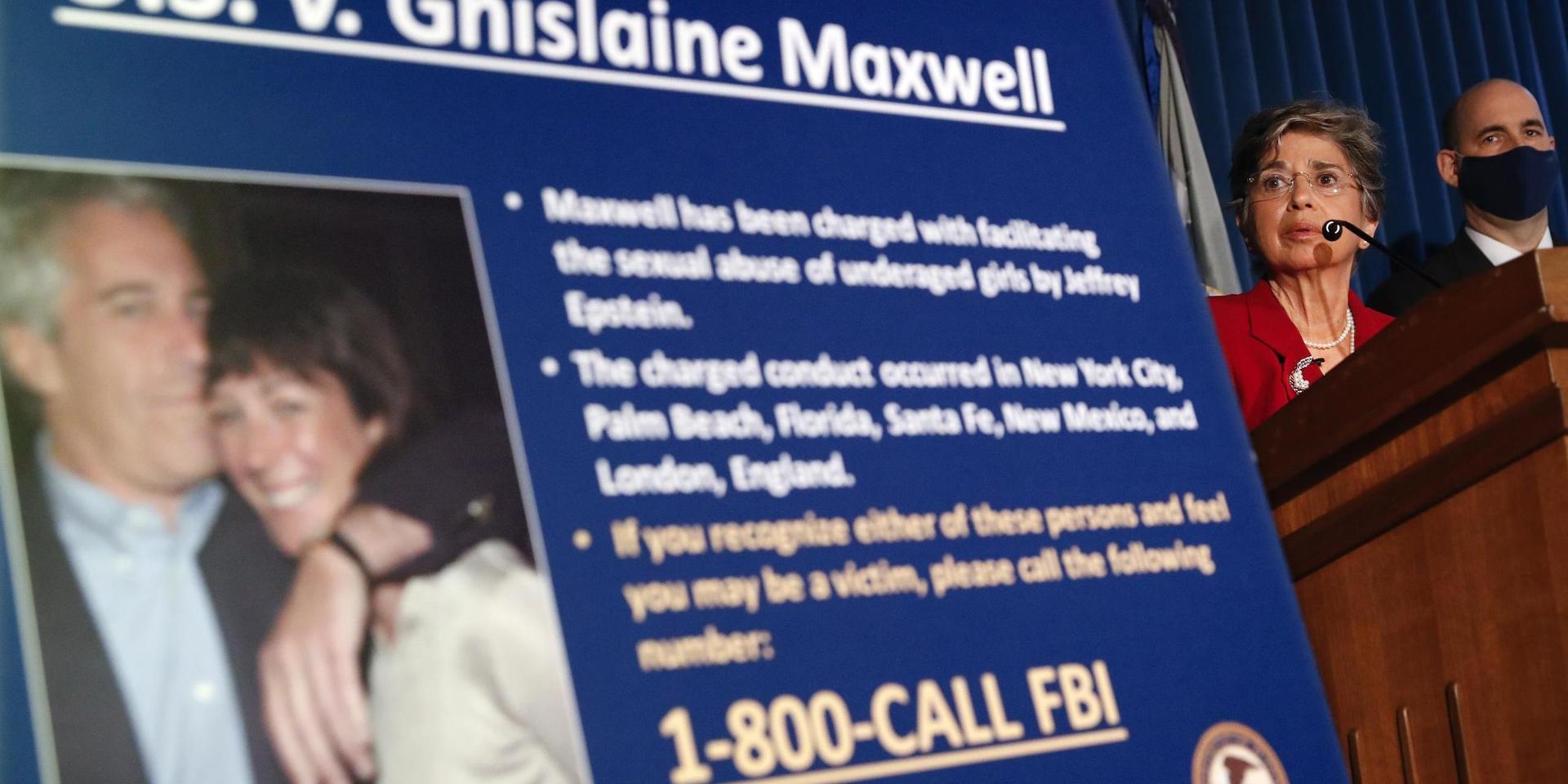 Det brittiska societetslejonet Ghislaine Maxwell åtalas för fler brott. Arkivbild från juli i fjol när hon åtalades för sexbrott.