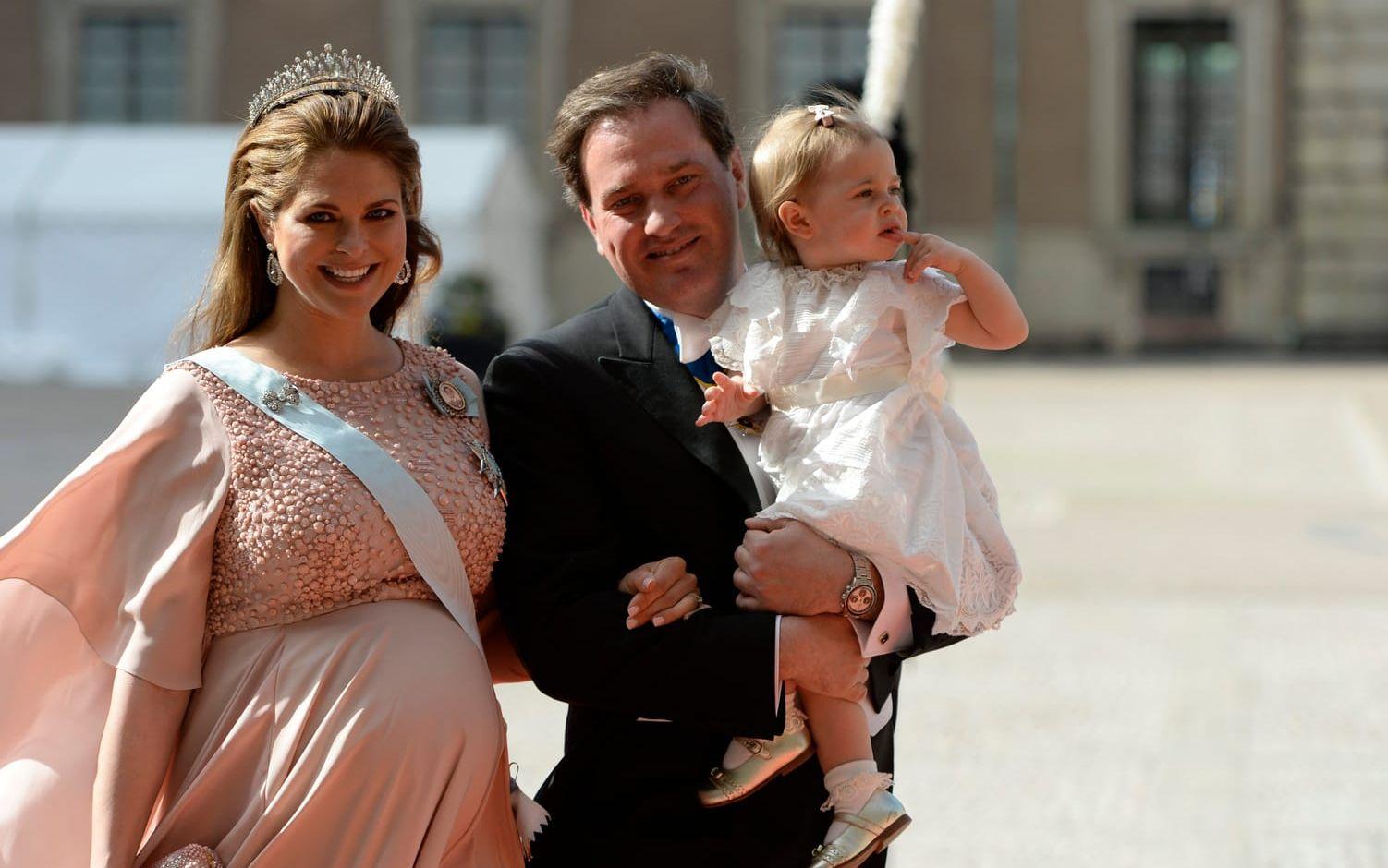 Princessfamiljen vid prins Carl Philips och Sofia Hellqvists bröllop 2015.