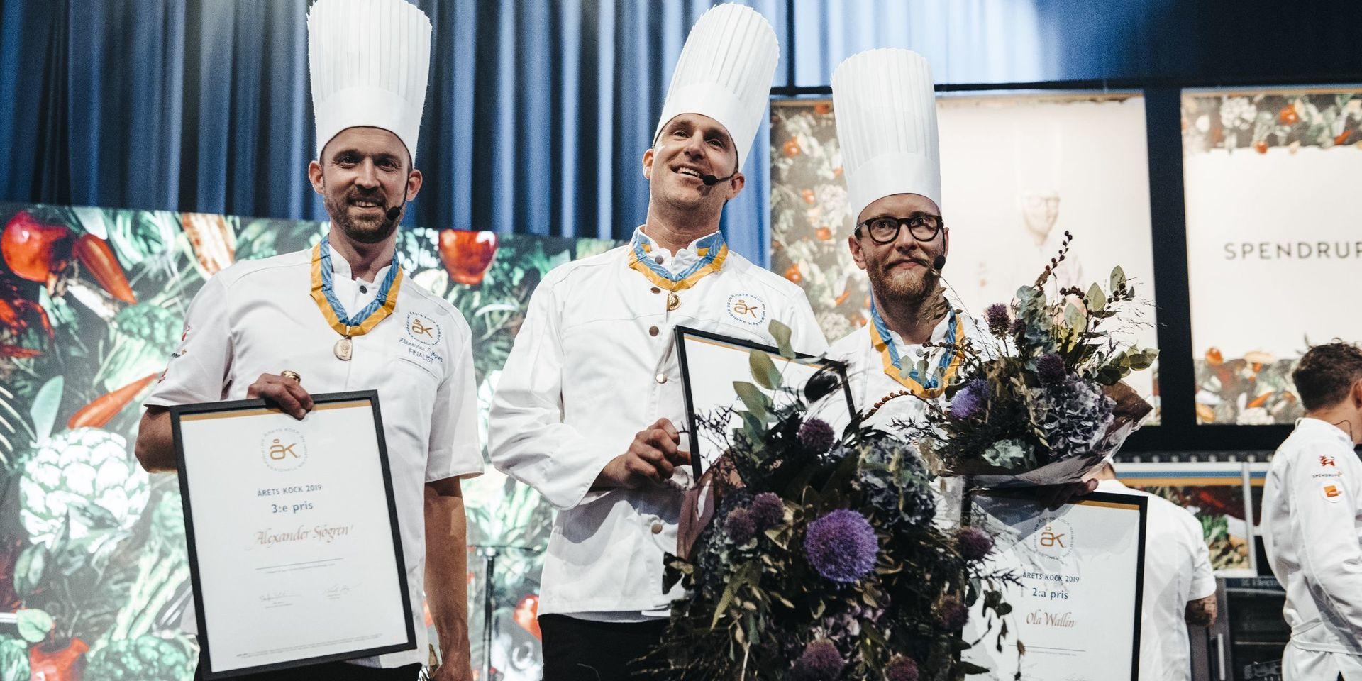 Ola Wallin (höger) tog hem andraplatsen i Årets kock. På bilden ses även trean Alexander Sjögren till vänster och vinnaren Martin Moses i mitten.