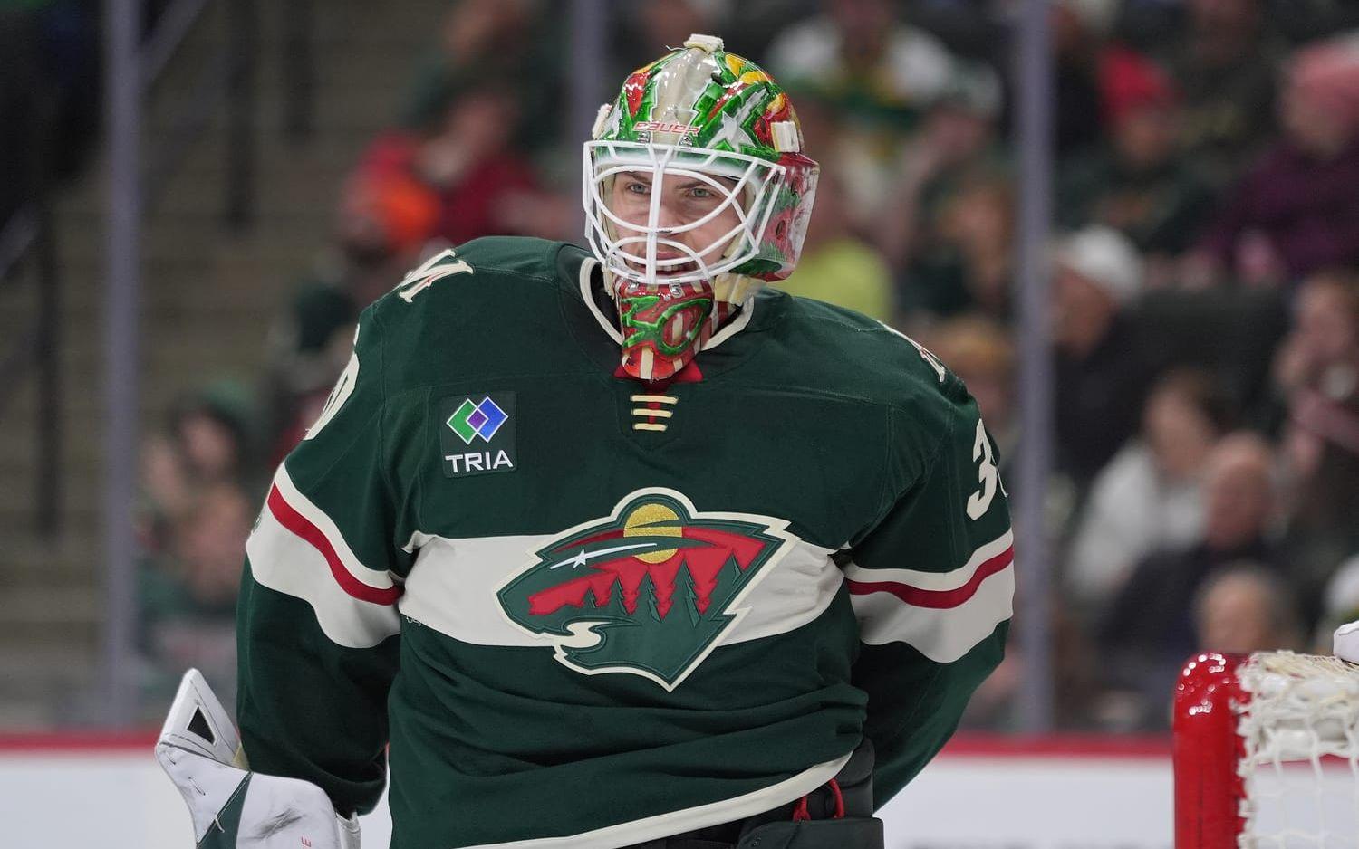 Den ena av Minnesotas svenska målvakter, Jesper Wallstedt, går inom kort in i slutspelet mot Dallas. Bild från en match i mars.