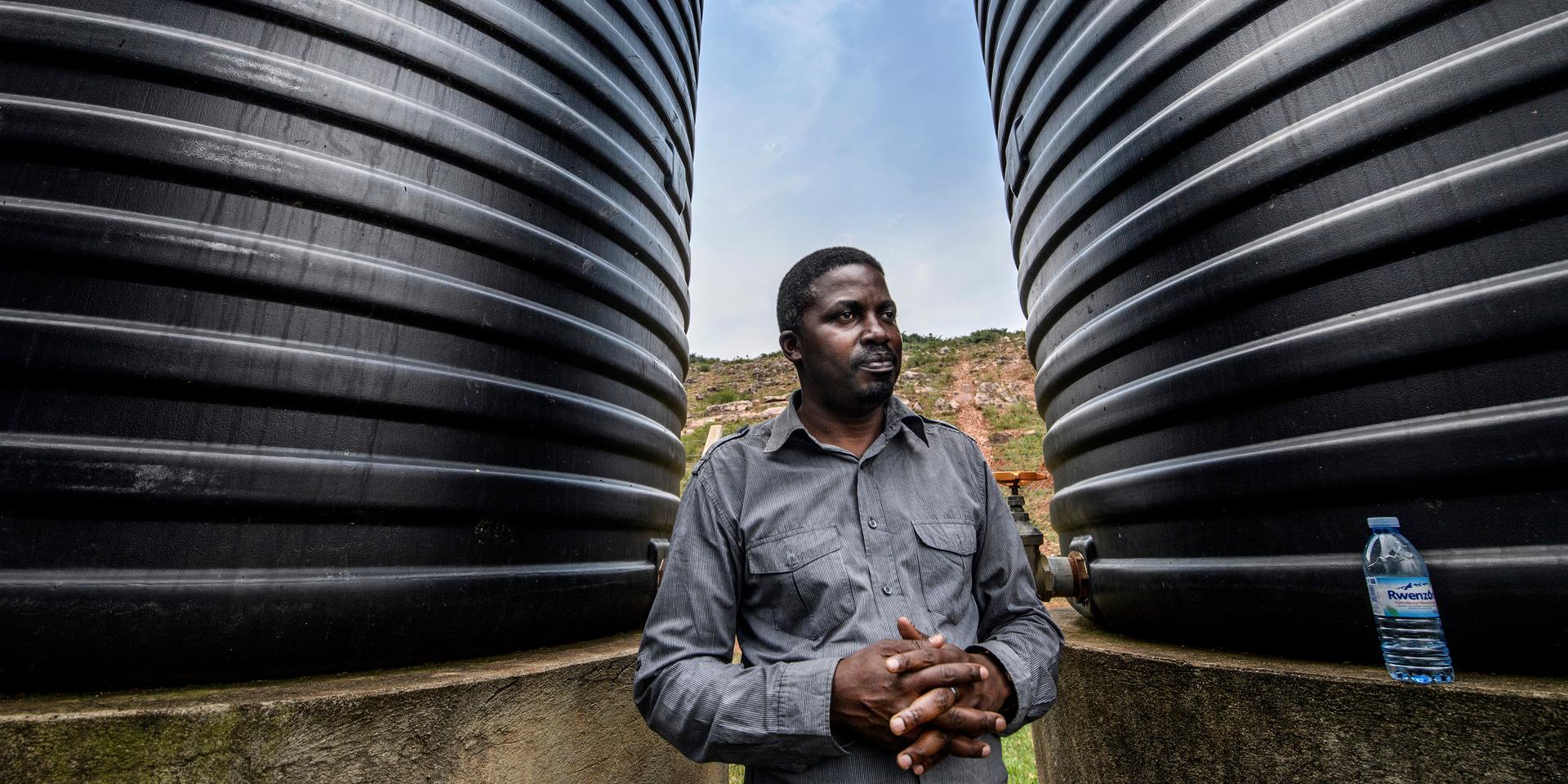Arthur Kayaga är vatteningenjör och arbetar som ansvarig för vatten och sanitet i Buikwes lokala administration.