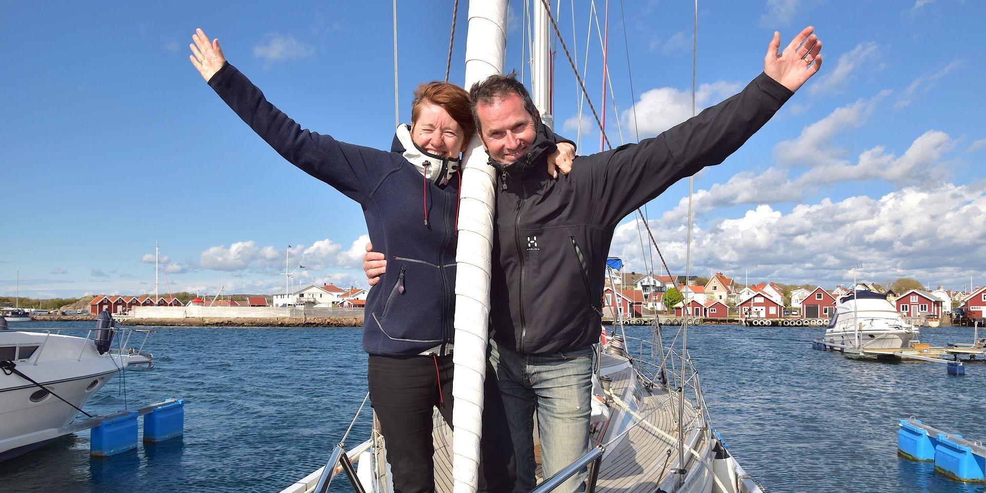 Eva Karlberg Antonsson och Joakim Antonsson har sålt i stort sett allt och håller nu som bäst på att förbereda sig inför avfärden i slutet på juni med A/Y Amiga. De kommer att turas om att vara kapten ombord under den långa jorden runt-seglingen, som är planerad att pågå i cirka tre år.