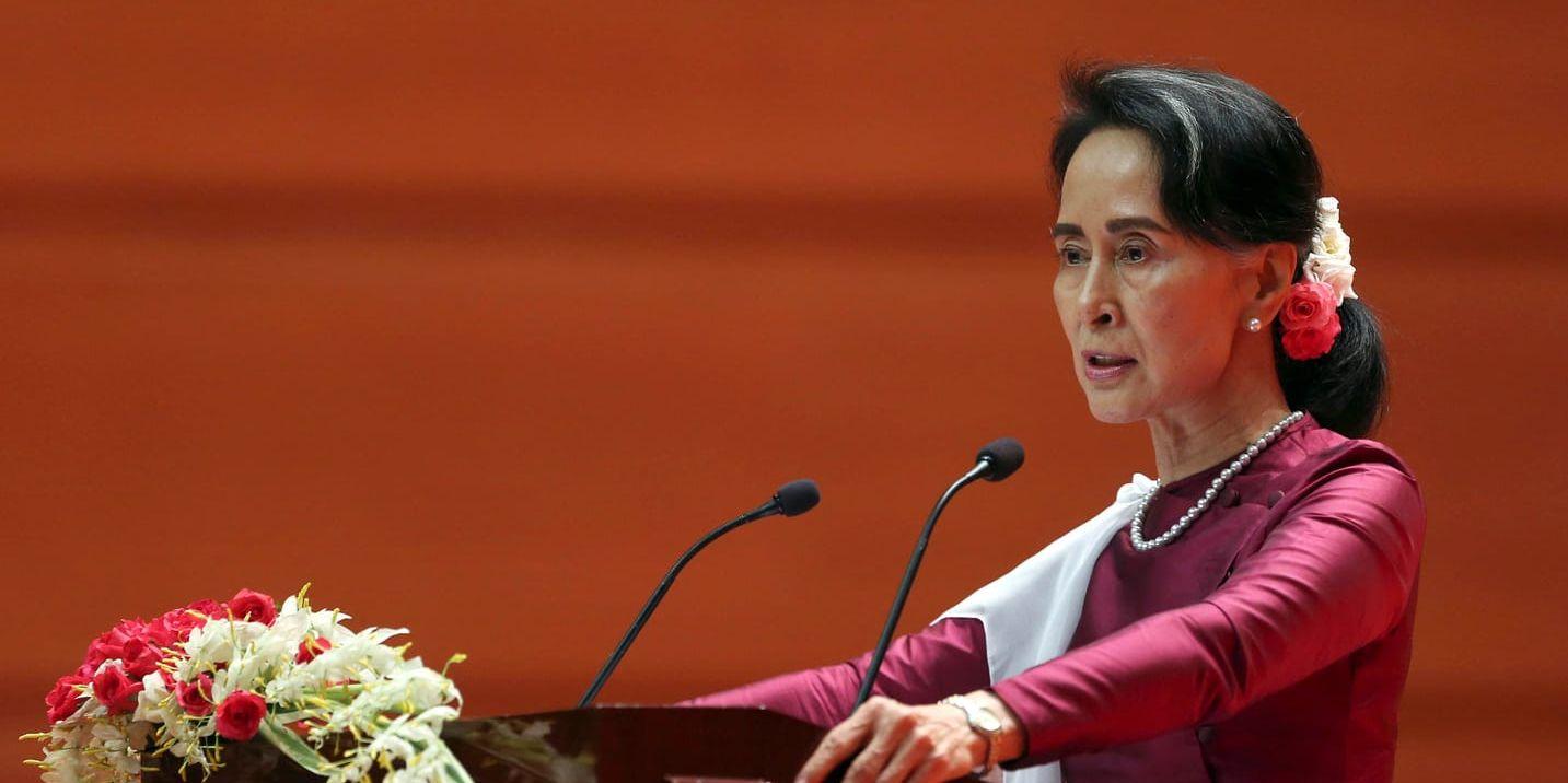 "Vi kommer att återställa freden, lagen och ordningen i regionen", säger Burmas ledare Aung San Suu Kyi.