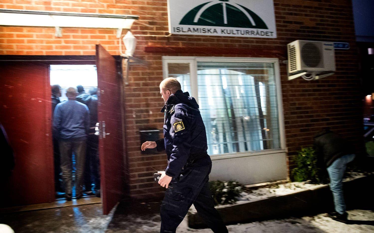 Polis kallades till platsen för att medla mellan grupperna på onsdagskvällen i förra veckan. Bild: Anders Ylander