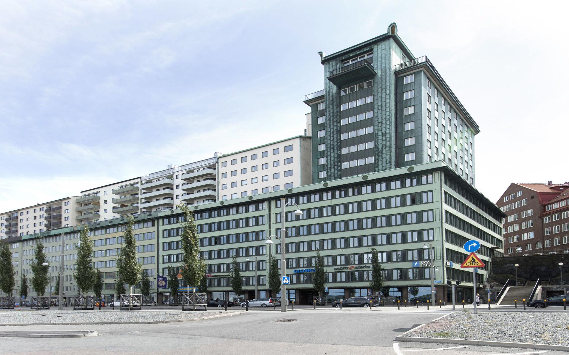 Otterhall invigdes redan 1929 och med sin insprängda position kan det vara lite svårt att förstå att det är en av Göteborgs högsta byggnader. Men den är faktiskt runt 65 meter hög.