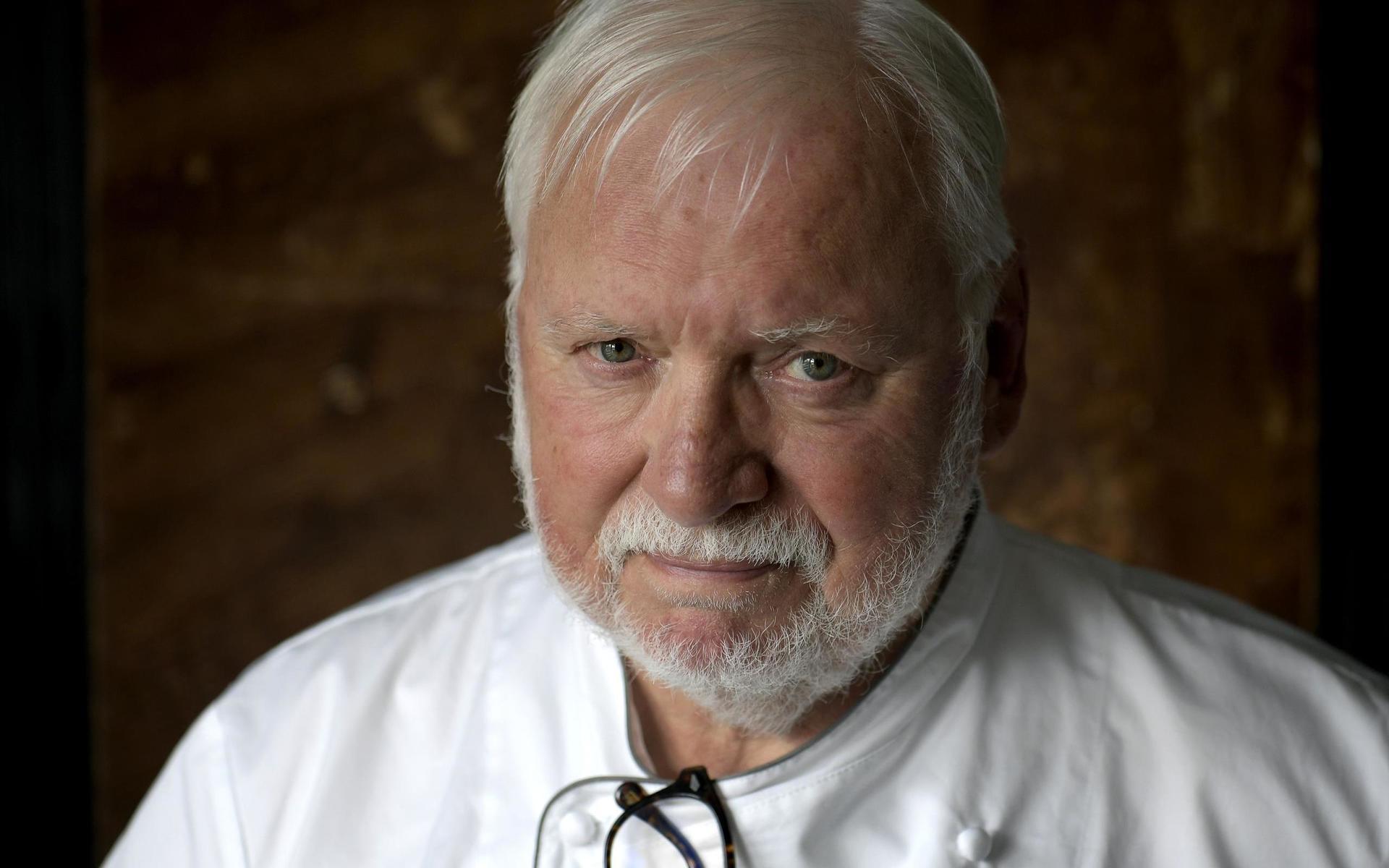 En av Sveriges kändaste kockar Leif Mannerström har aldrig haft några problem med lukten av fisk. 
