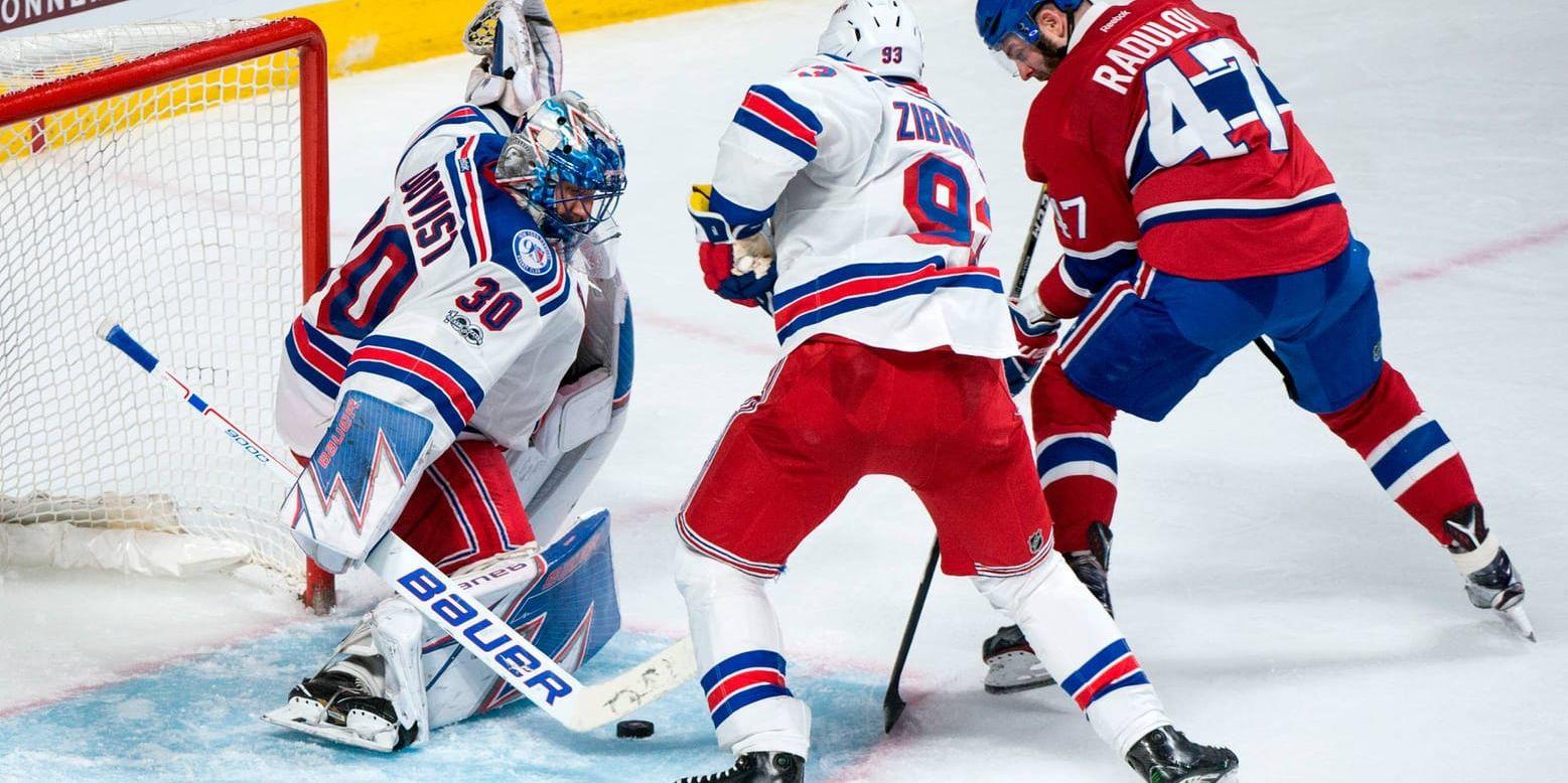 Montreals Alexander Radulov slår in segermålet bakom New York Rangers målvakt Henrik Lundqvist.
