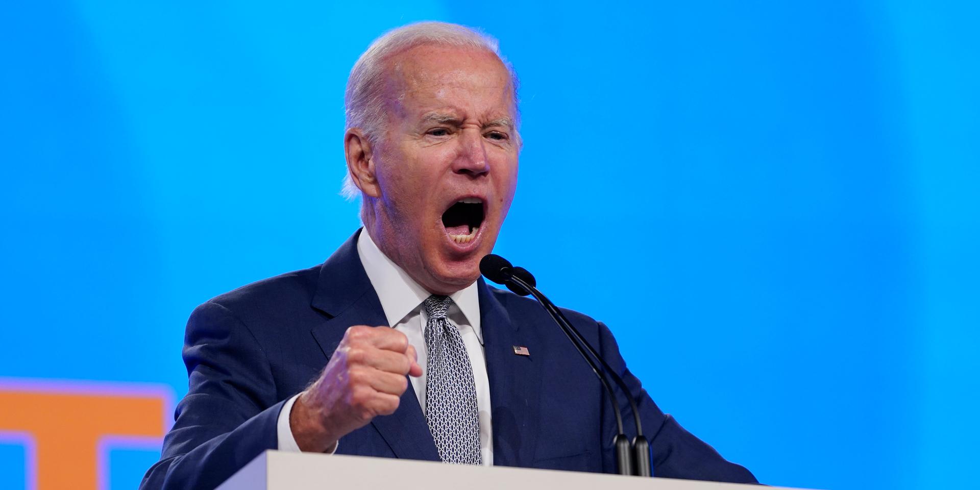 President Joe Biden uppmanar oljebolagen att öka produktionen av diesel och bensin. 