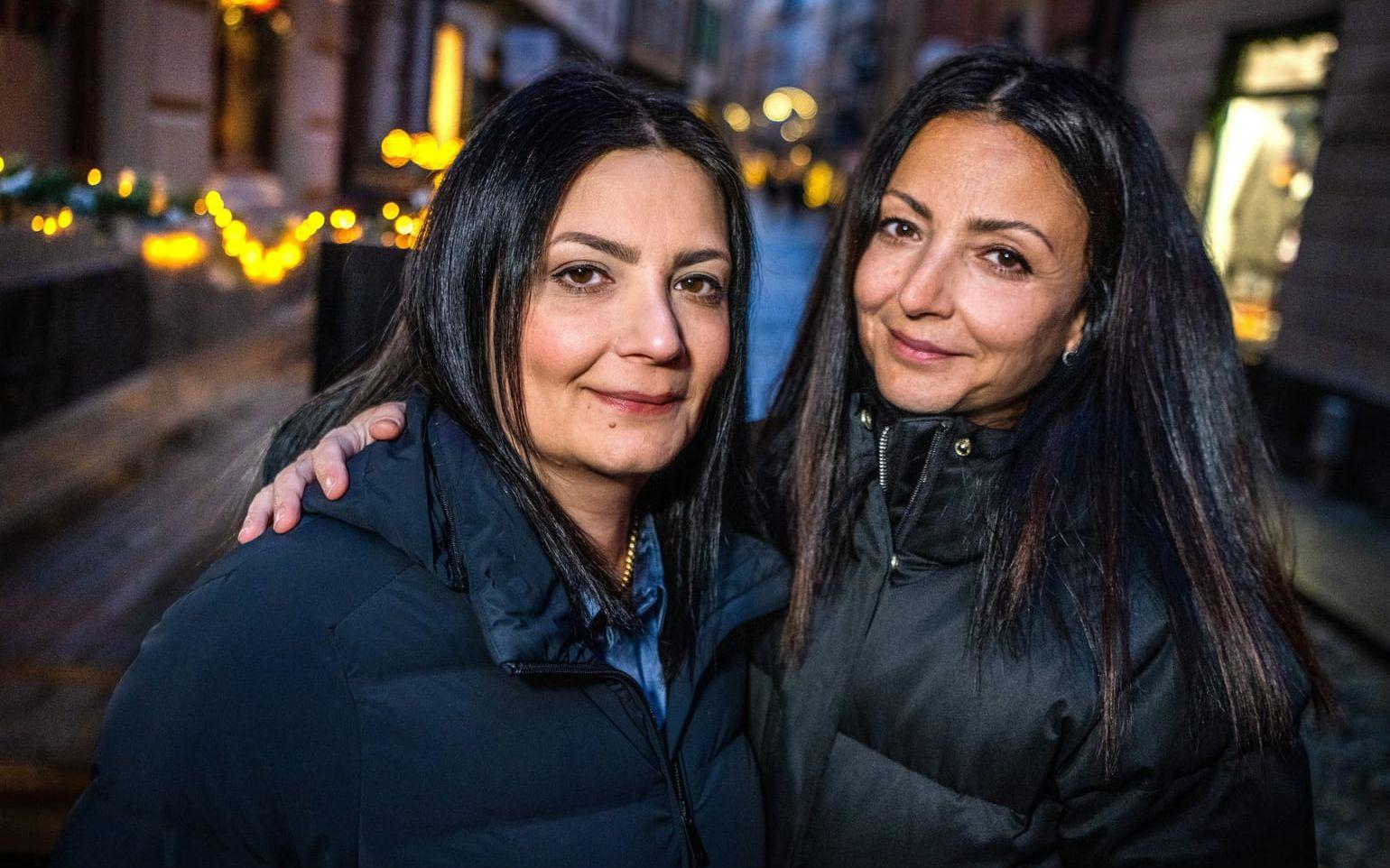 'Vi kan inte stå bredvid och se på när de dödar kvinnor och barn. Det är så vansinnigt. Jag har skrivit till riksdagen och utrikesministern men har inte fått något svar. Jag vet inte vad man kan göra mer men jag vill hjälpa och jag skulle vilja se att Sverige gör mer för att hjälpa till politiskt, säger Sara Mofasser Johansson, här tillsammans med sin syster Ensi Mofasser.