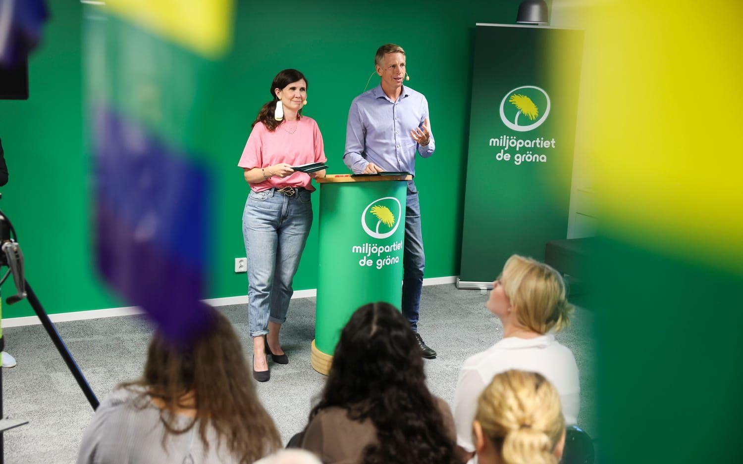 Miljöpartiets språkrör Märta Stenevi och Per Bolund sommartalade på partikansliet i Stockholm.