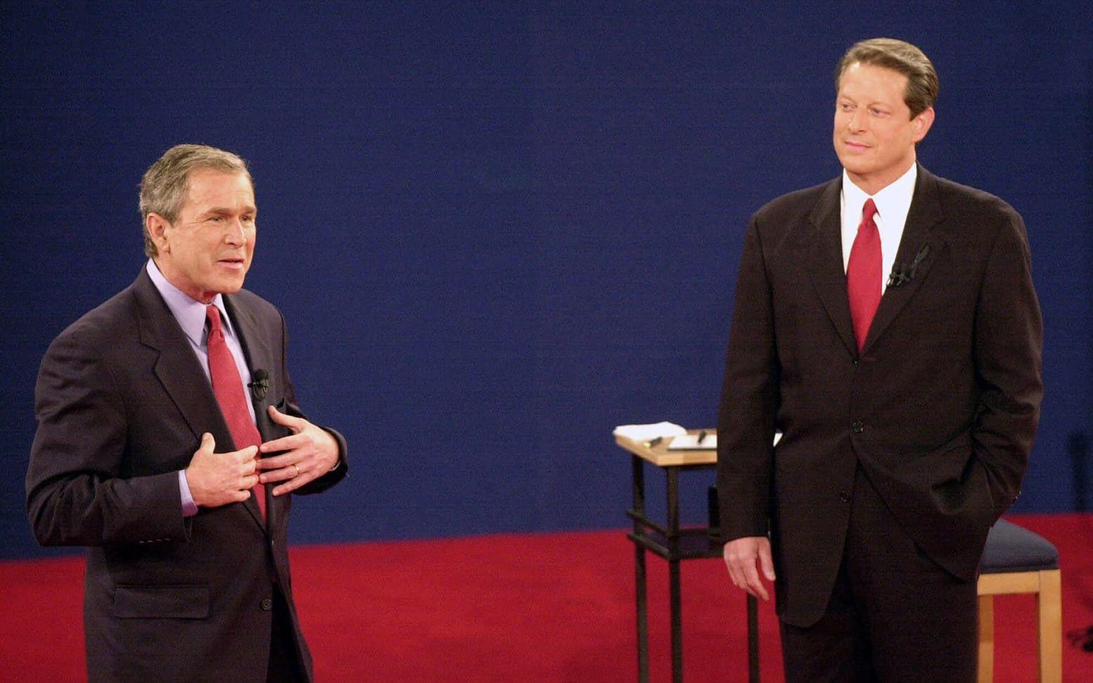 2000 Al Gore suckar åt  George W Bush utläggningar och ser honom vinna mark. Foto: ARKIVBILD