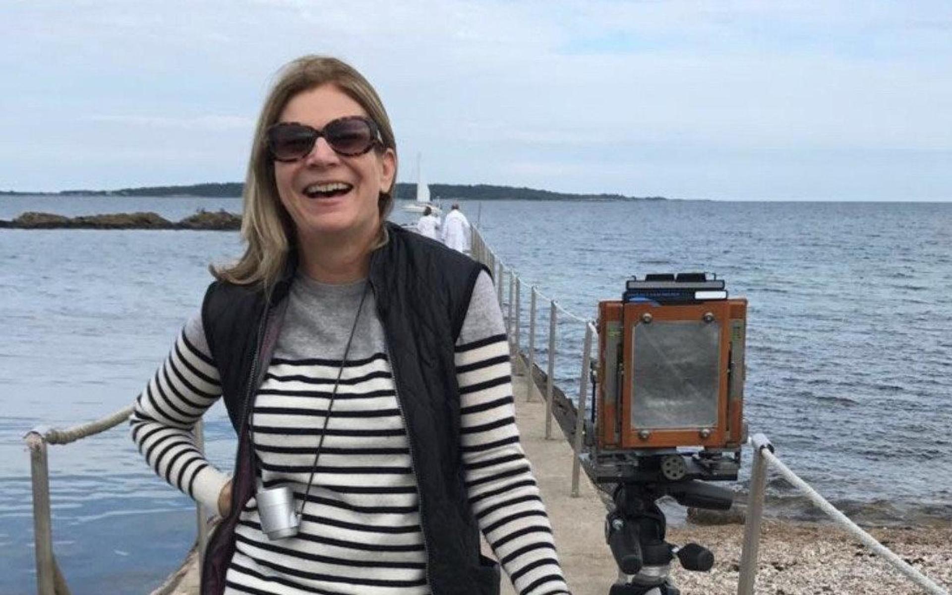 Fotografen Peggy Andersons bilder av badare i Torekov kommer ut i bokform. Pressbild. 