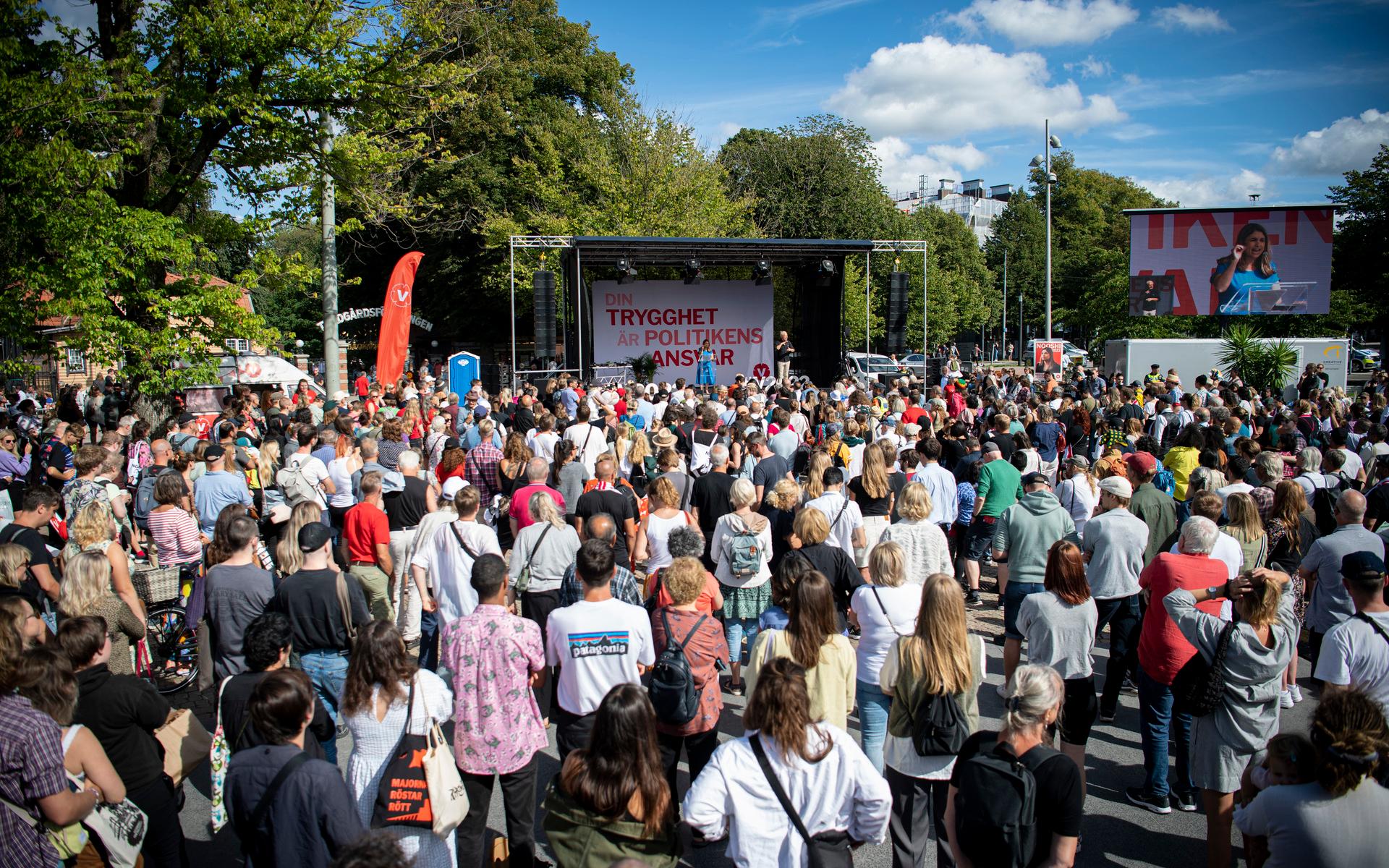 Vänsterpartiets partiledare Nooshi Dadgostar höll sitt sommartal i Bältesspännarparken i Göteborg.