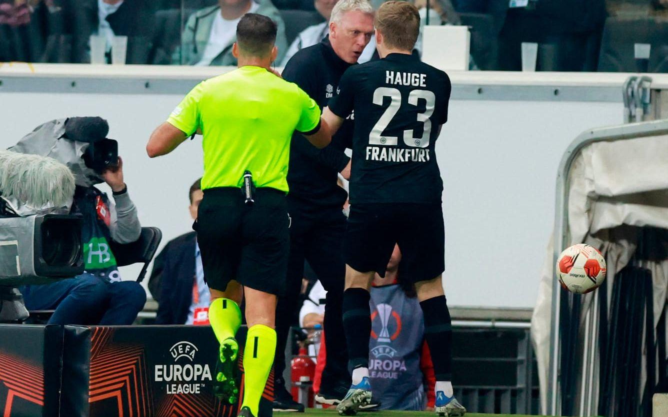 West Ham-tränaren David Moyes tappade fattningen fullständigt i Europa League-semifinalen mot Frankfurt. 