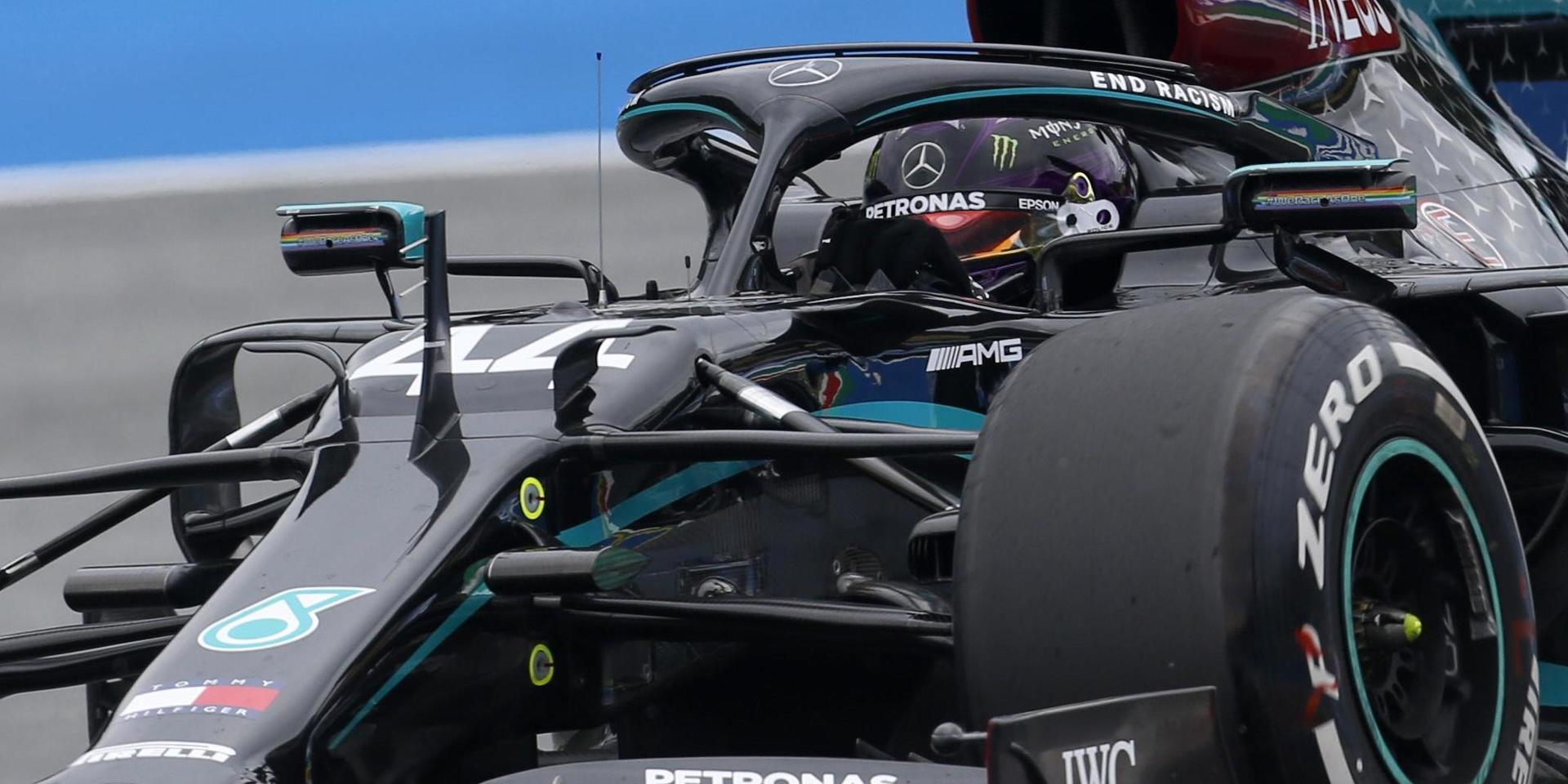 Lewis Hamilton har fått ny färg på sin bil. Den här säsongen kör den regerande mästaren i en svart Mercedes.