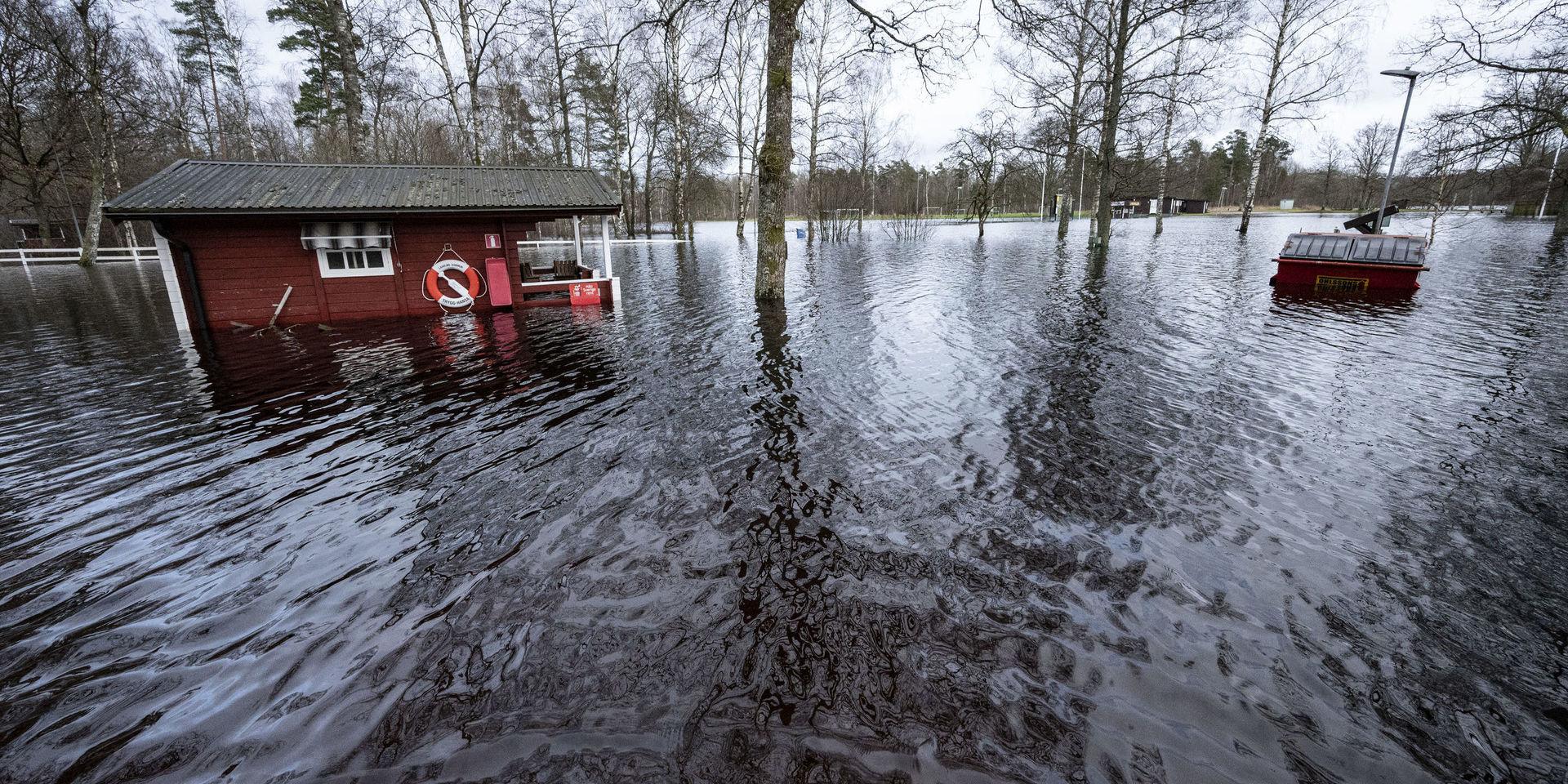 De som drabbas av översvämningar, som här i Knäred i södra Halland tidigare i veckan, kan komma att behöva teckna särskilda försäkringar för översvämningar.