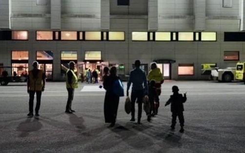 Bild publicerad av norska regeringen på patienter och anhöriga som under natten till torsdagen anlände till Norge.