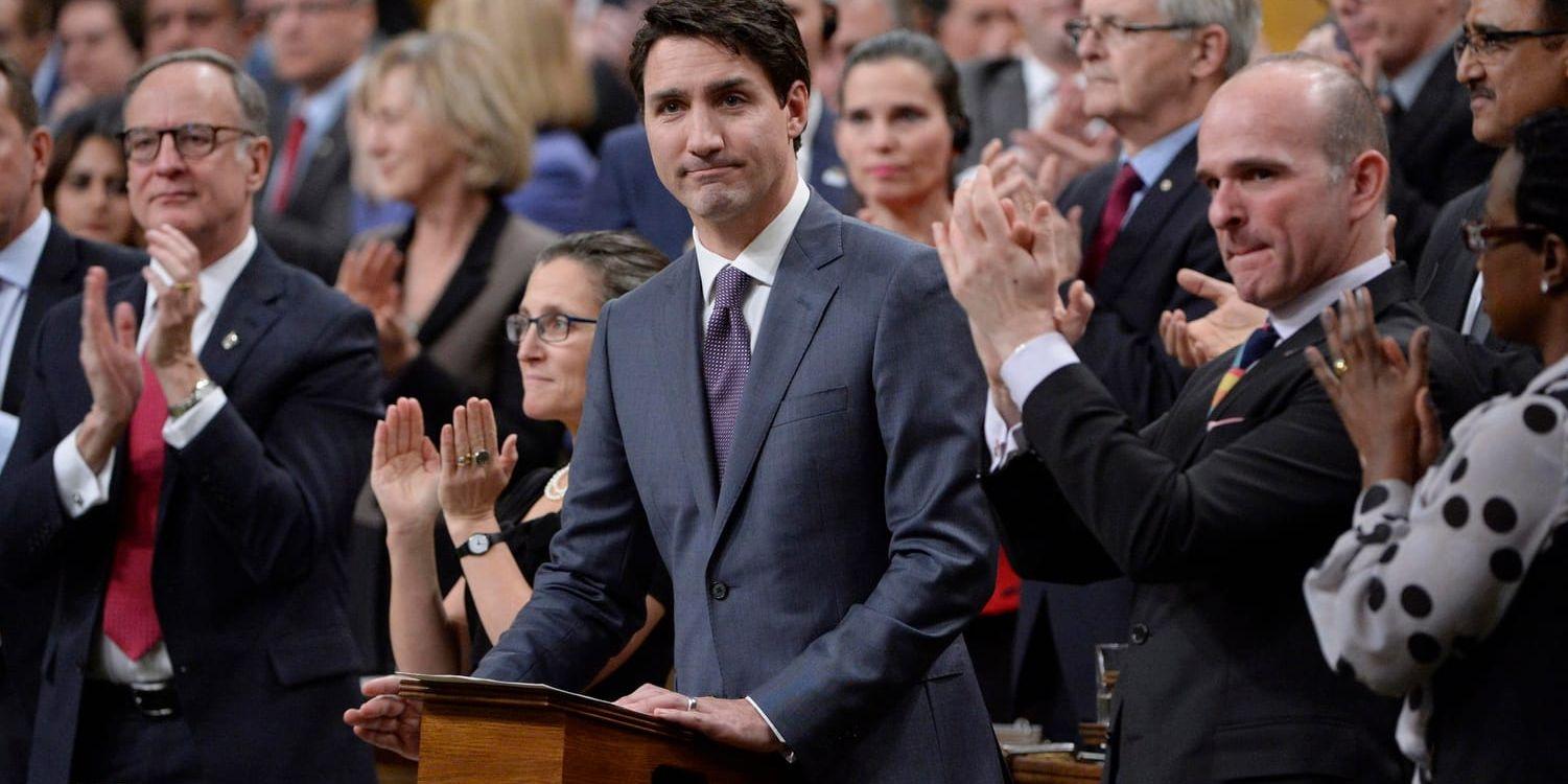 Kanadas premiärminister Justin Trudeau har bett om ursäkt för decennier av statlig diskriminering mot hbtq-personer.