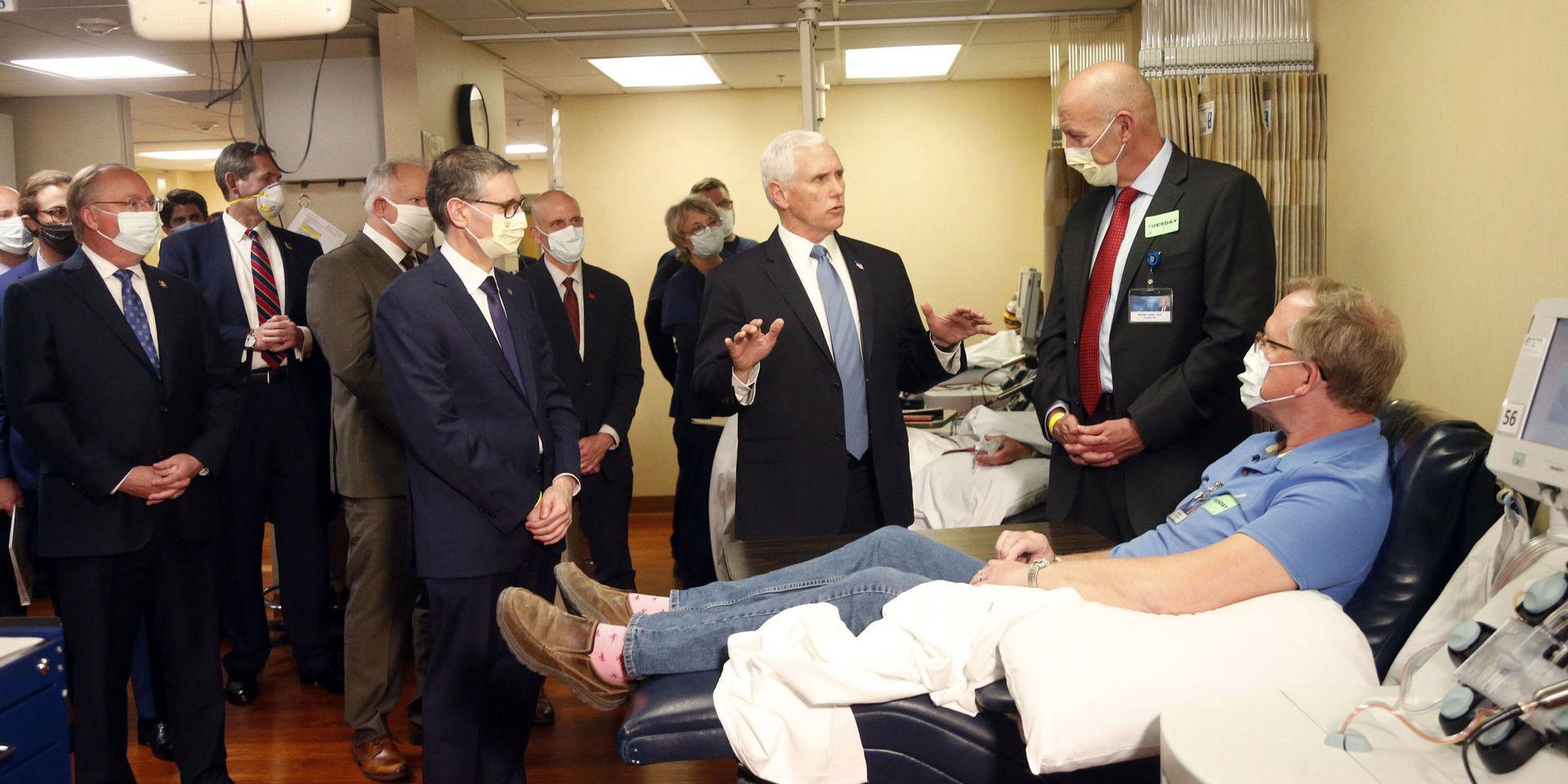USA:s vicepresident Mike Pence utan ansiktsmask under en rundvandring på Mayo Clinic i Rochester, Minnesota.