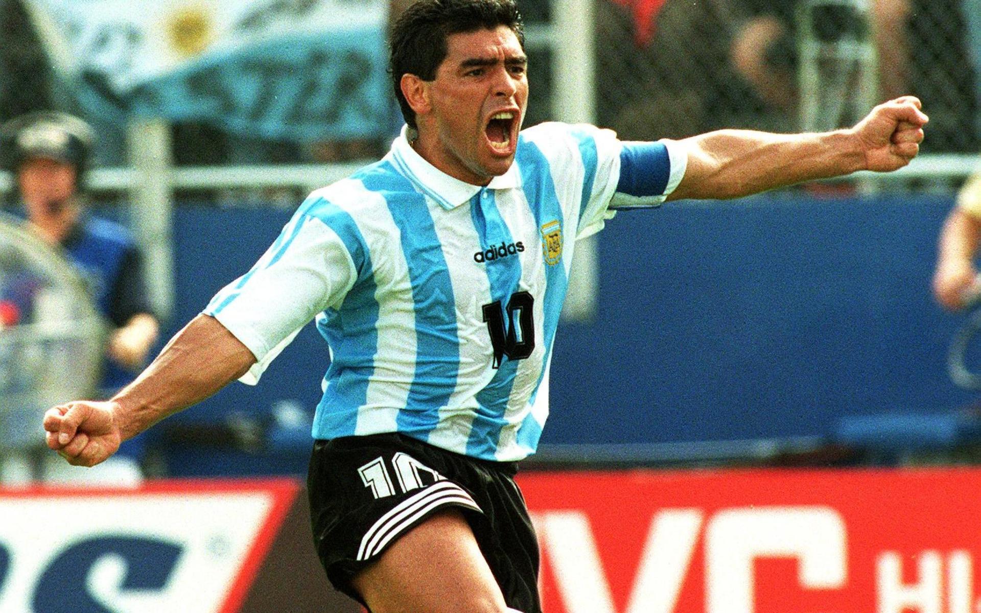 Maradona är enligt många den främsta nummer 10 genom tiderna. 