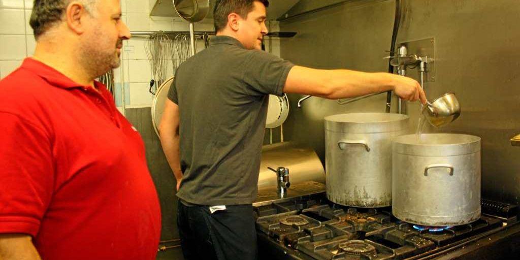 Jamin Shikri och Ivica Dundevic driver Marcos restaurang - och kokar mycket vatten numera.