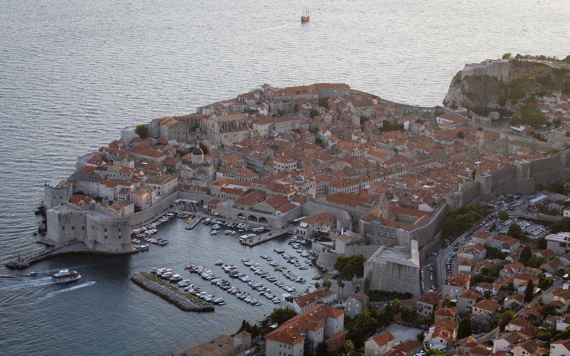 Dubrovnik är som tagen ur en scen från &quot;Game of Thrones&quot; – bokstavligt talat. Den vackra kroatiska medeltidsstaden har nämligen använts som inspelningsplats för många scener i den populära tv-serien.