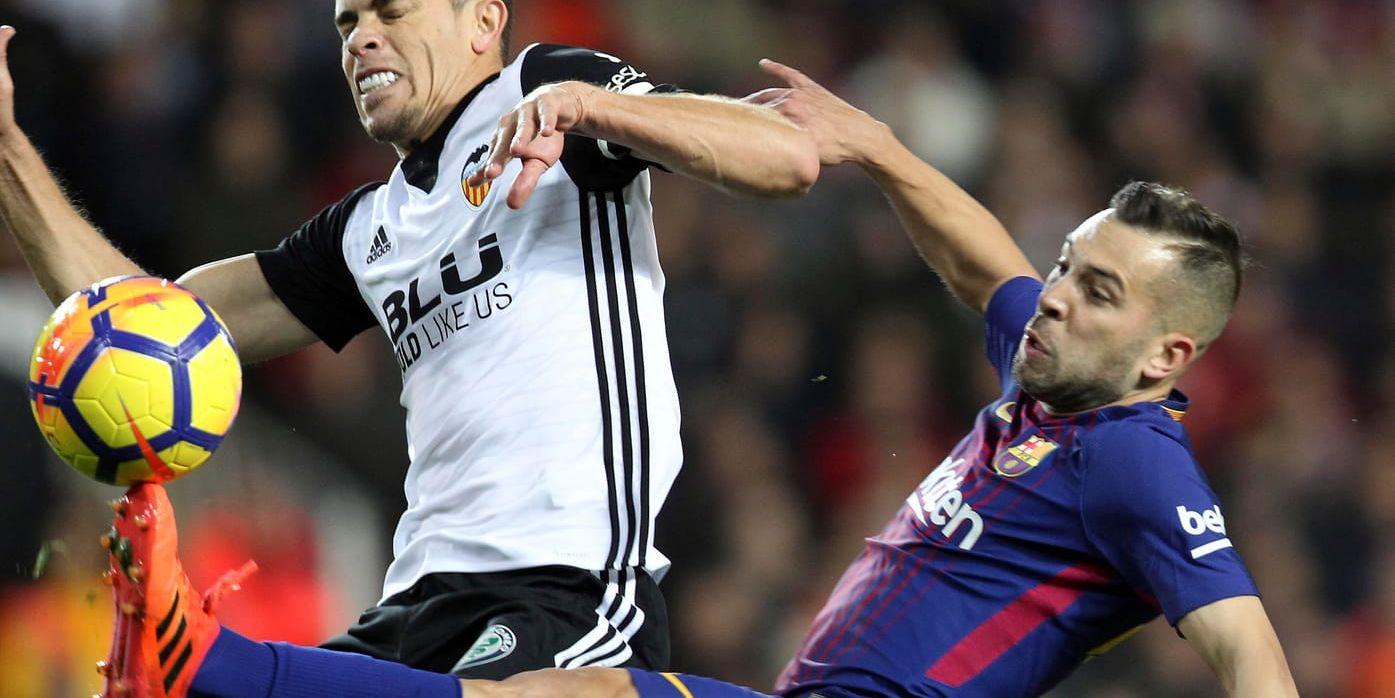 Barcelonas Jordi Alba gjorde lagets mål när det blev 1–1 borta mot Valencia.