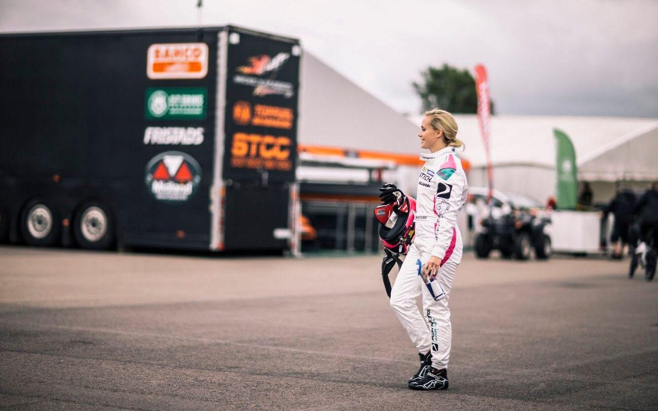 Mikaela Åhlin-Kottulinsky är enda kvinnliga föraren i STCC. Hon hoppas att fler ska följa efter. Bild: Daniel Ahlgren - PWR Racing Team